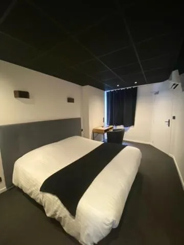 Bed in Hotel La Basilique