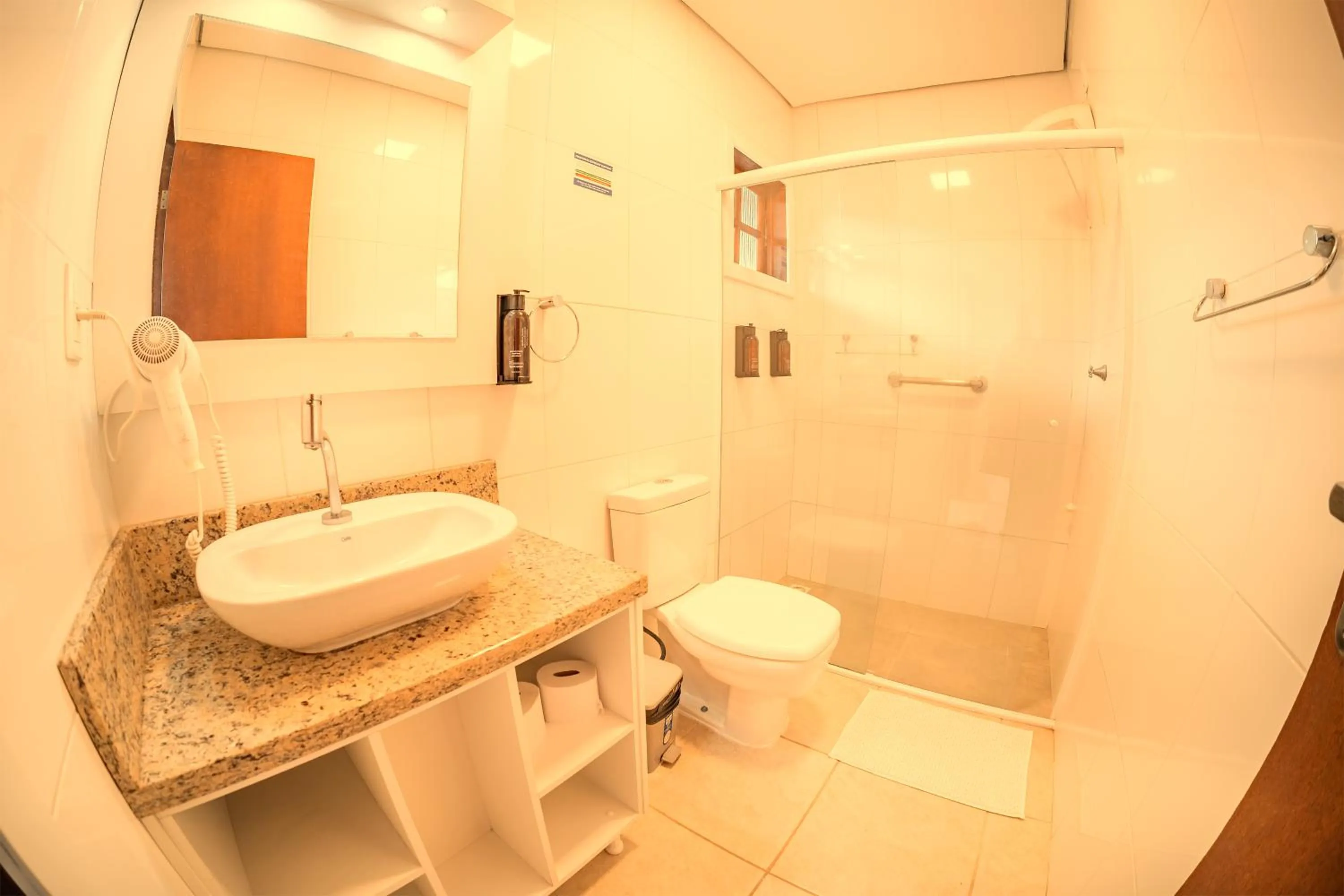 Shower in Cabanas Termas Hotel