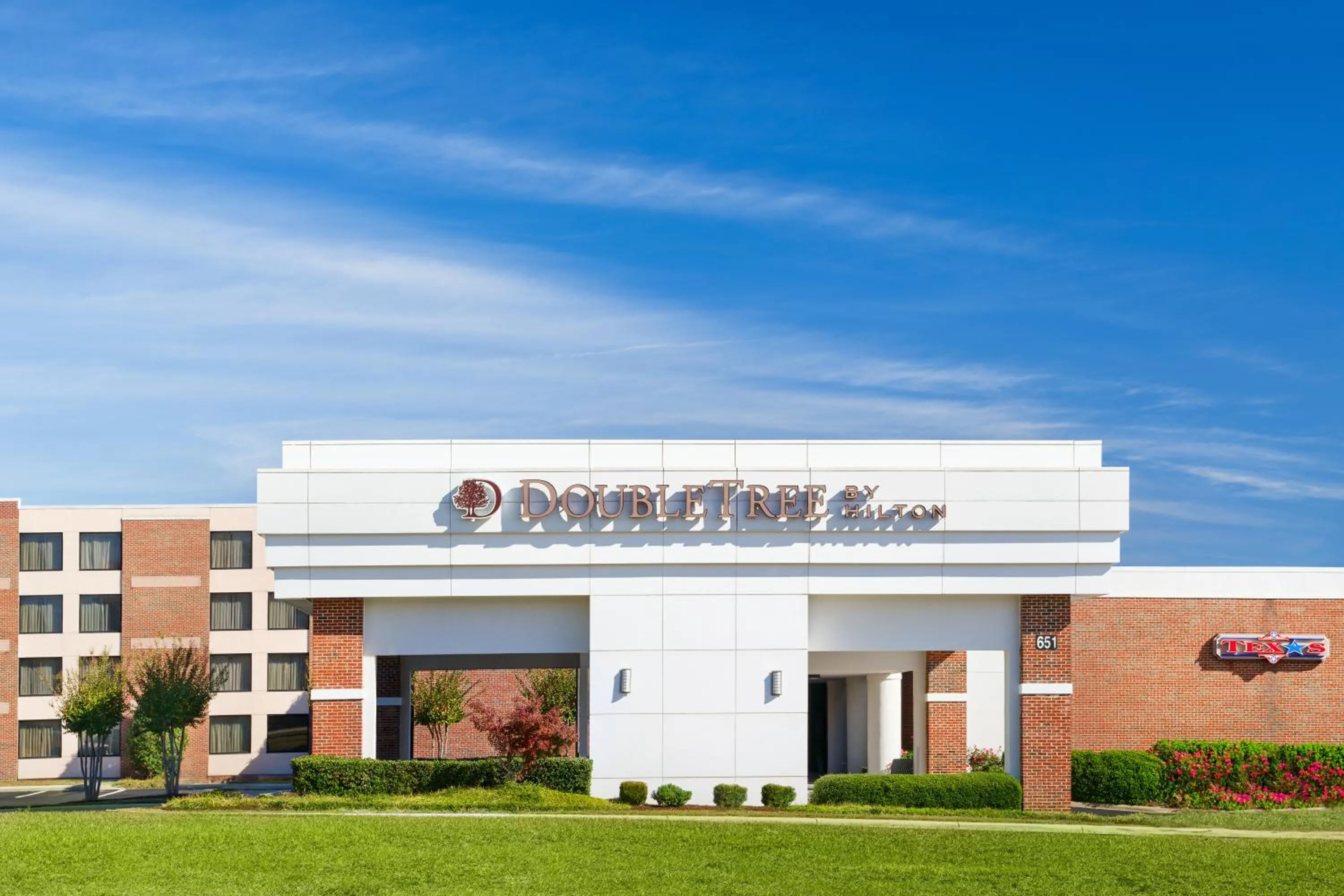 Property building in DoubleTree by Hilton Rocky Mount