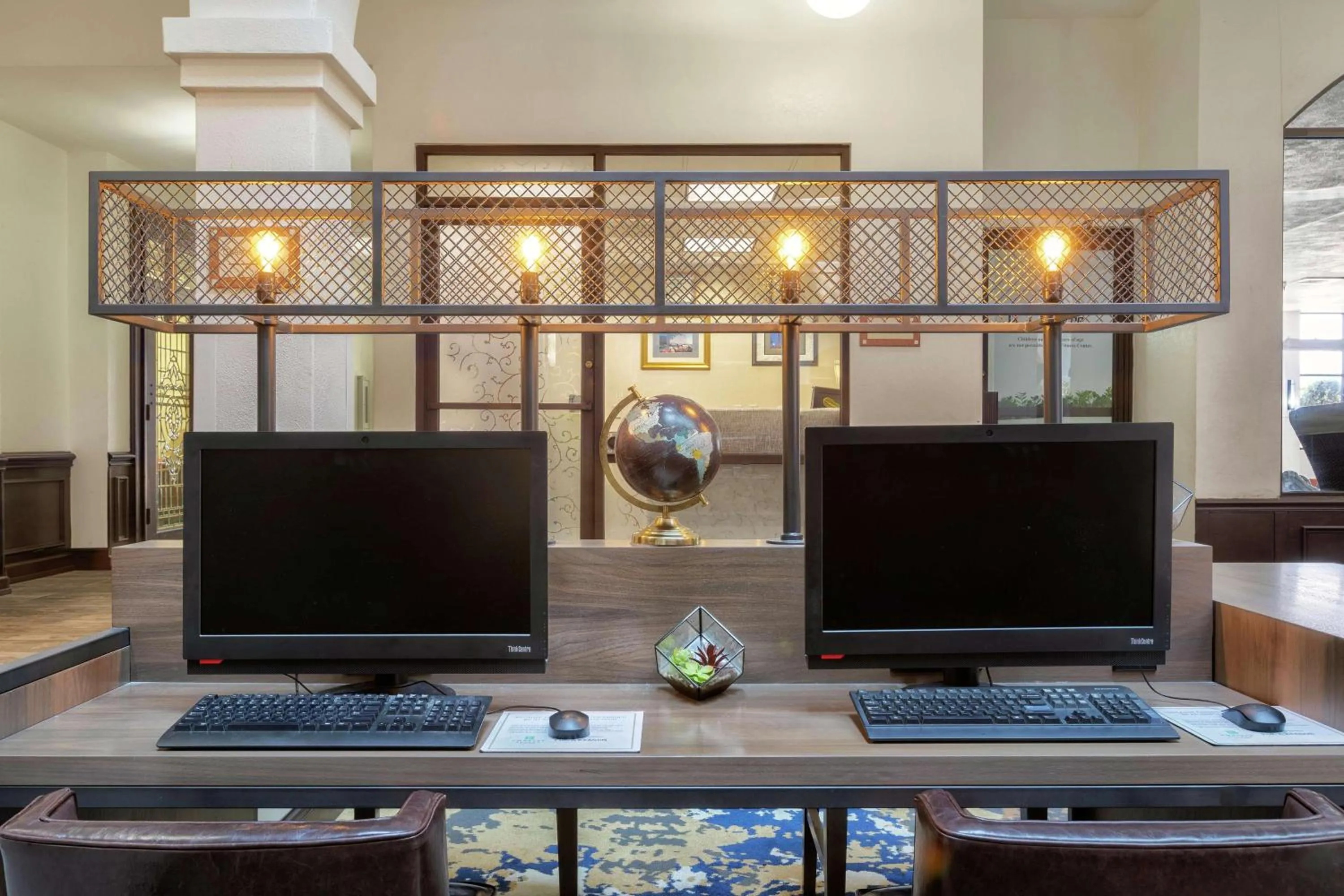 Business facilities in Embassy Suites by Hilton Tulsa I-44