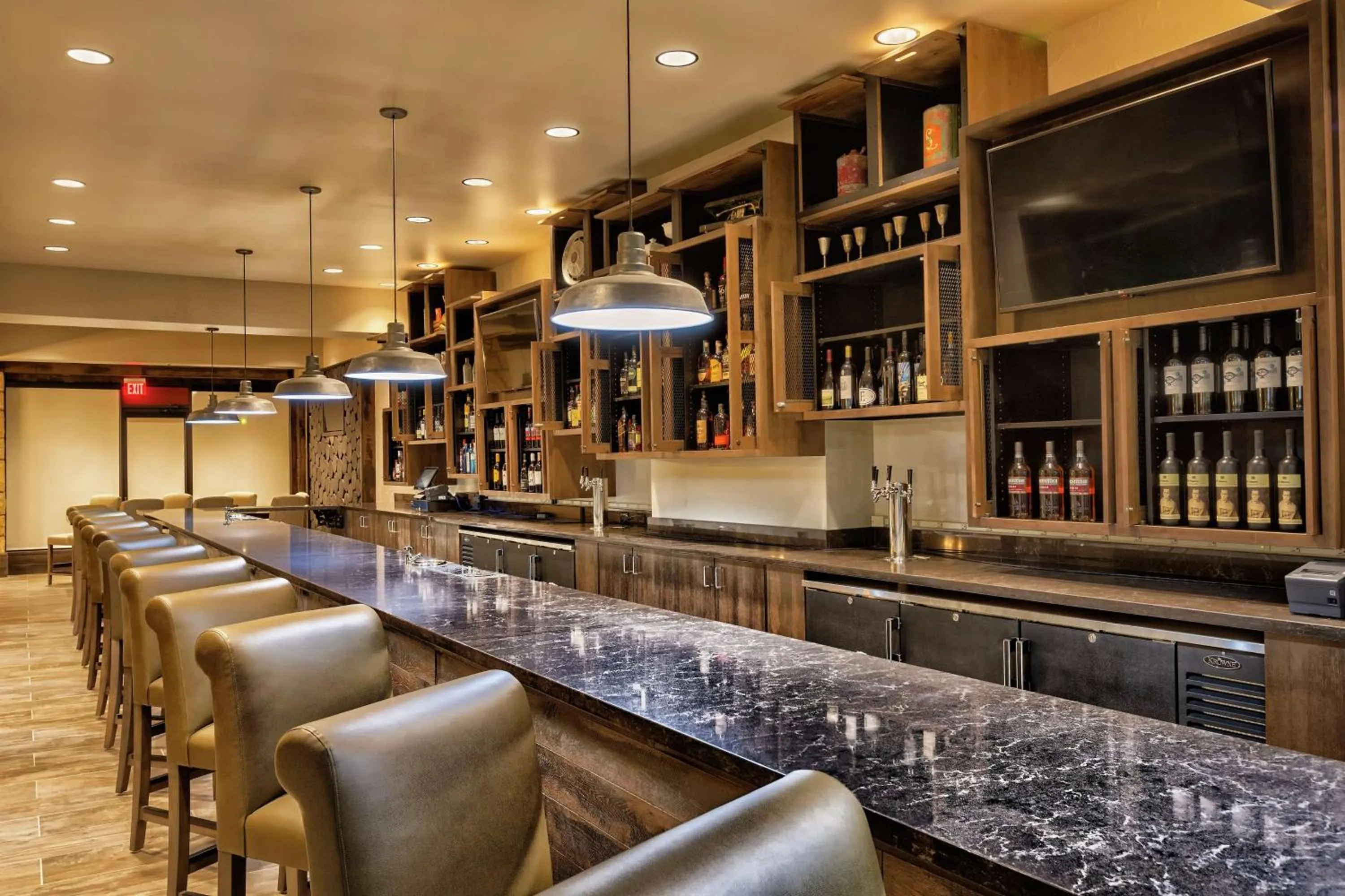 Lounge or bar in Embassy Suites by Hilton Tulsa I-44