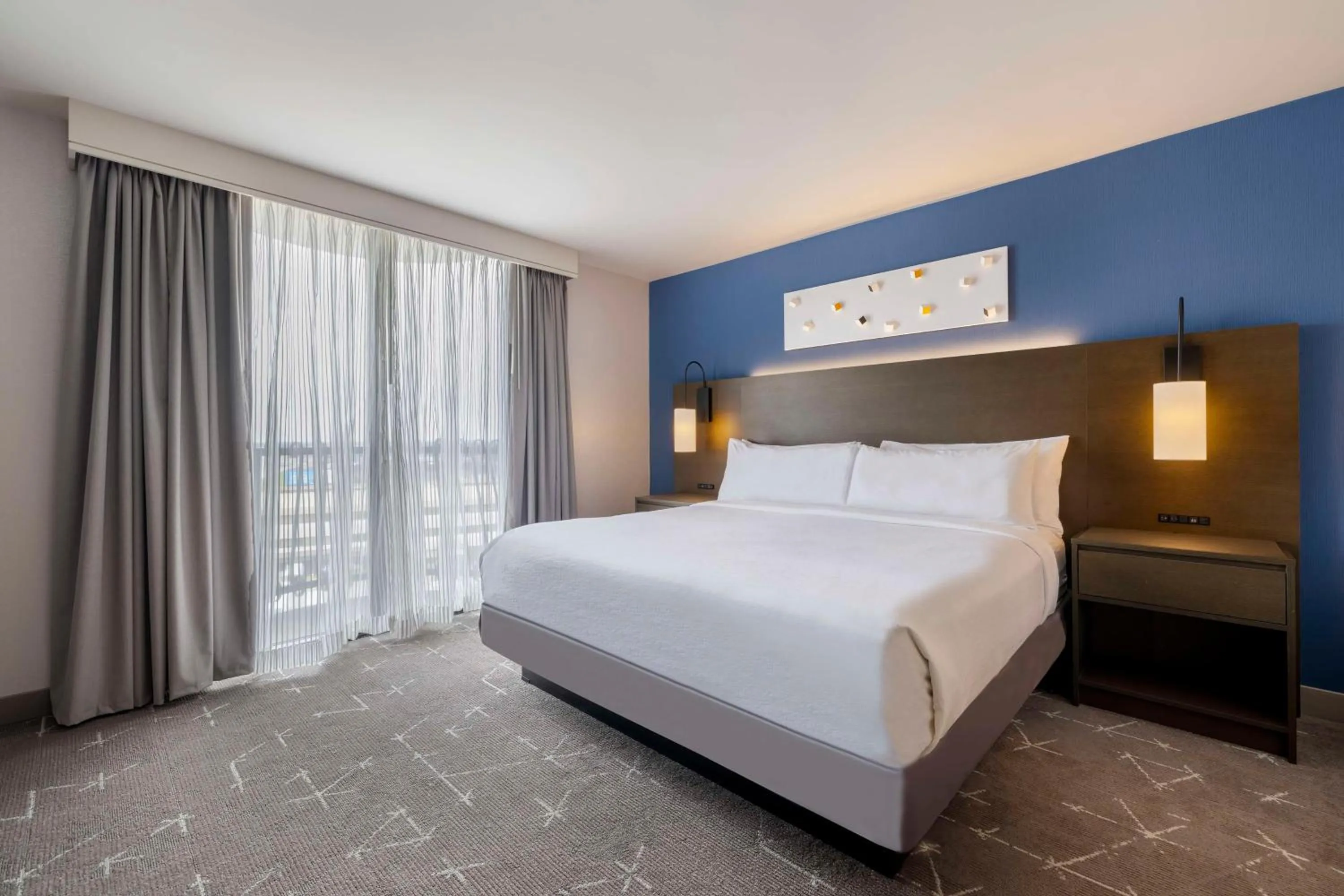 Bed in Embassy Suites by Hilton Tulsa I-44