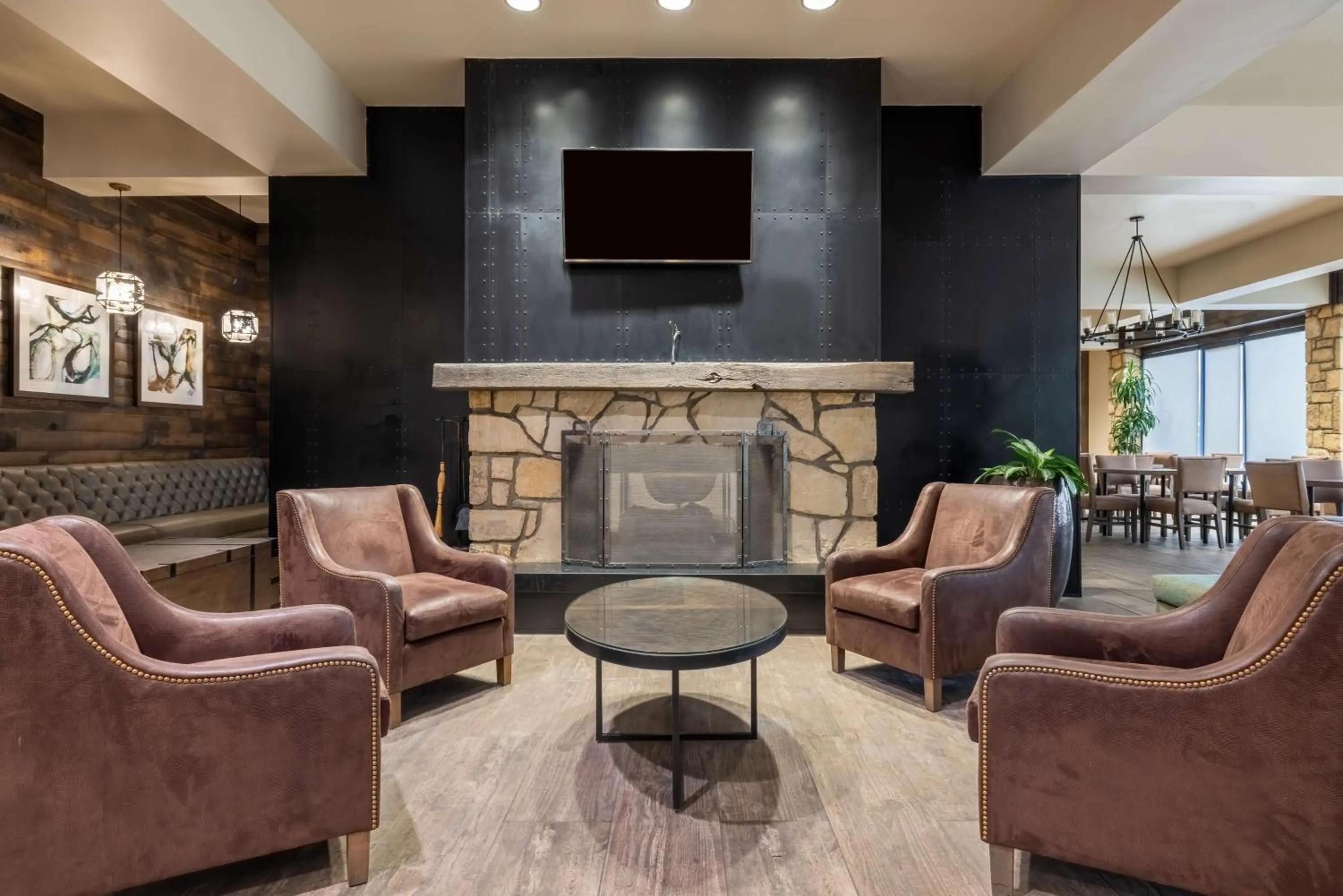 Restaurant/places to eat in Embassy Suites by Hilton Tulsa I-44