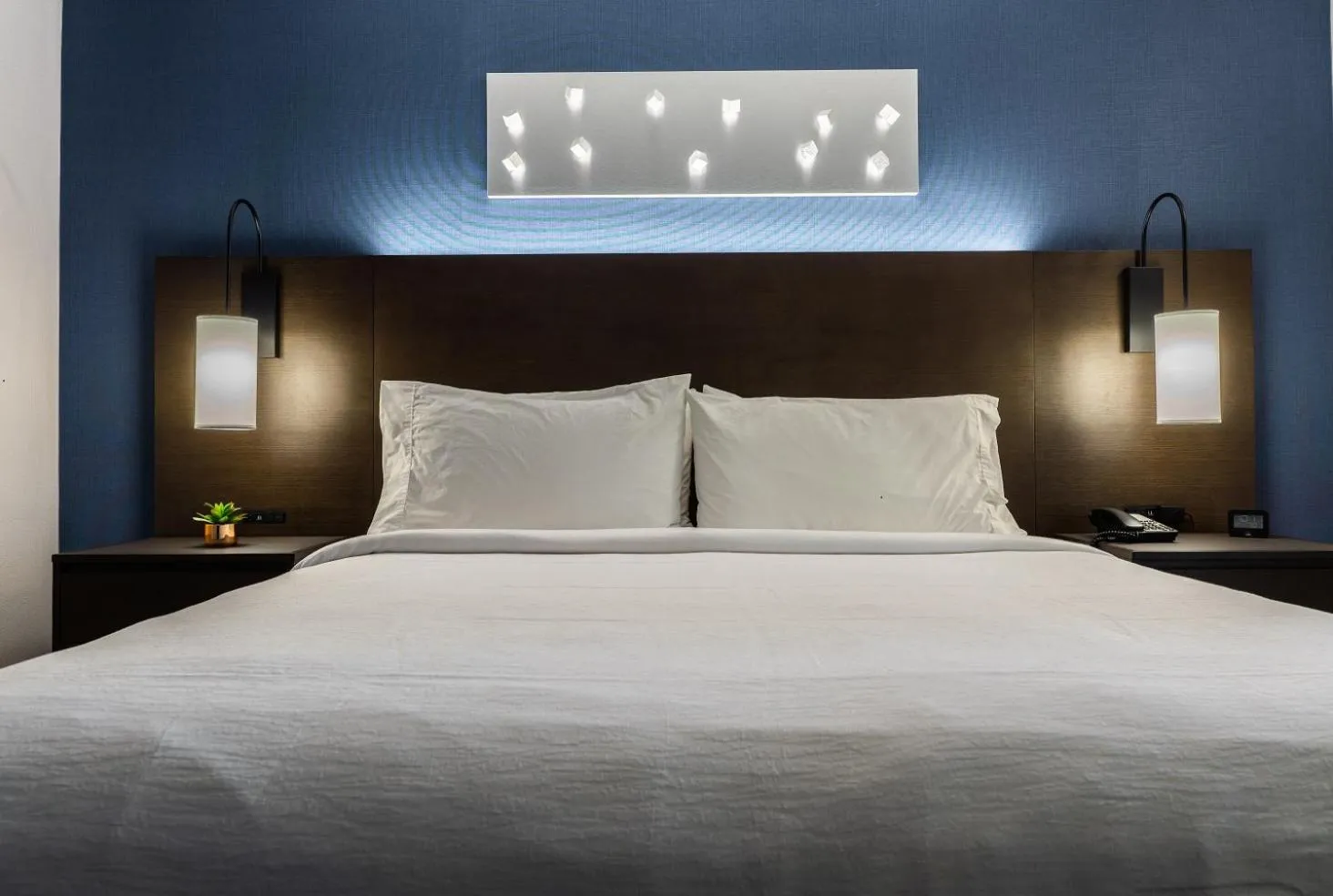 Bed in Embassy Suites by Hilton Tulsa I-44