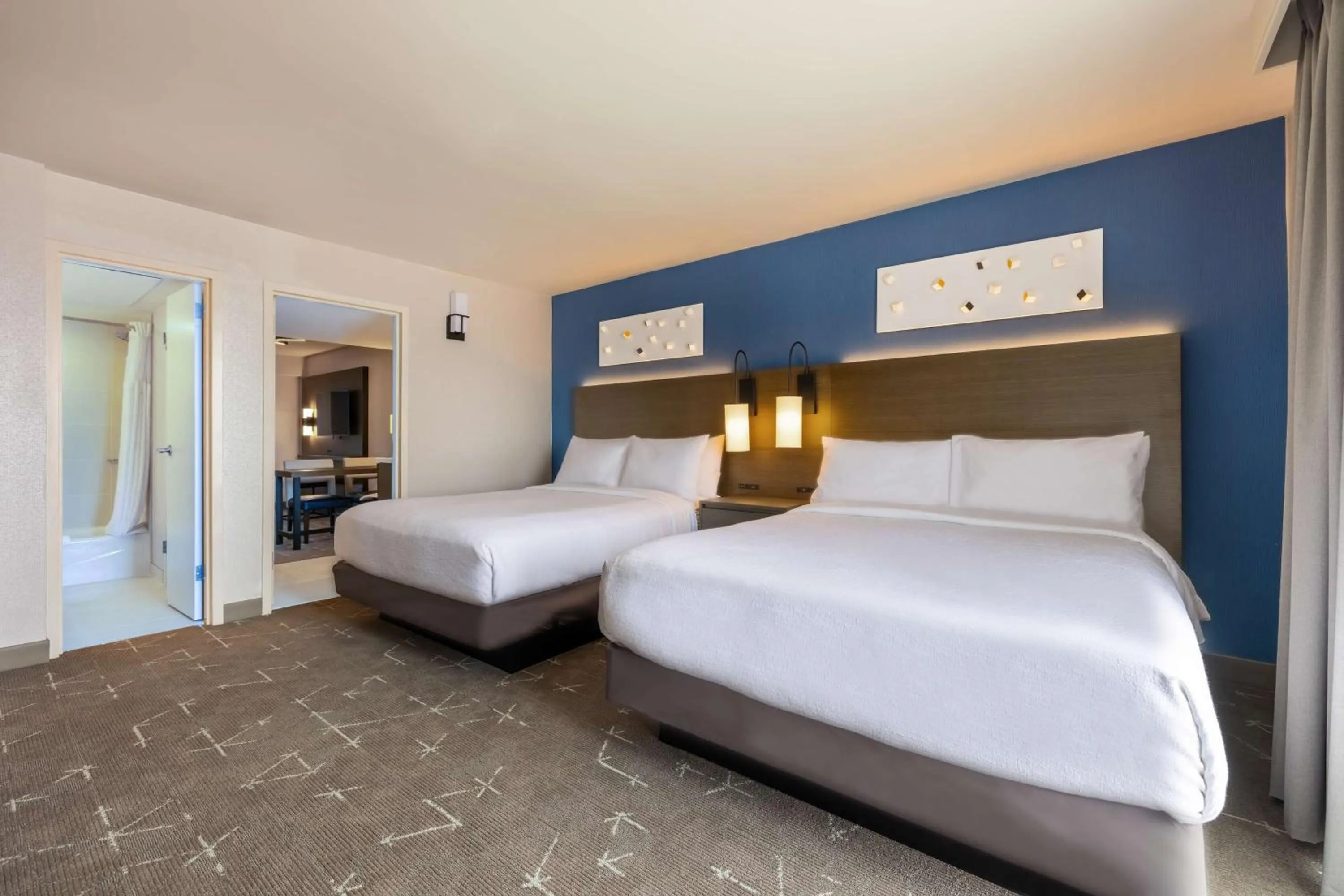 Bed in Embassy Suites by Hilton Tulsa I-44