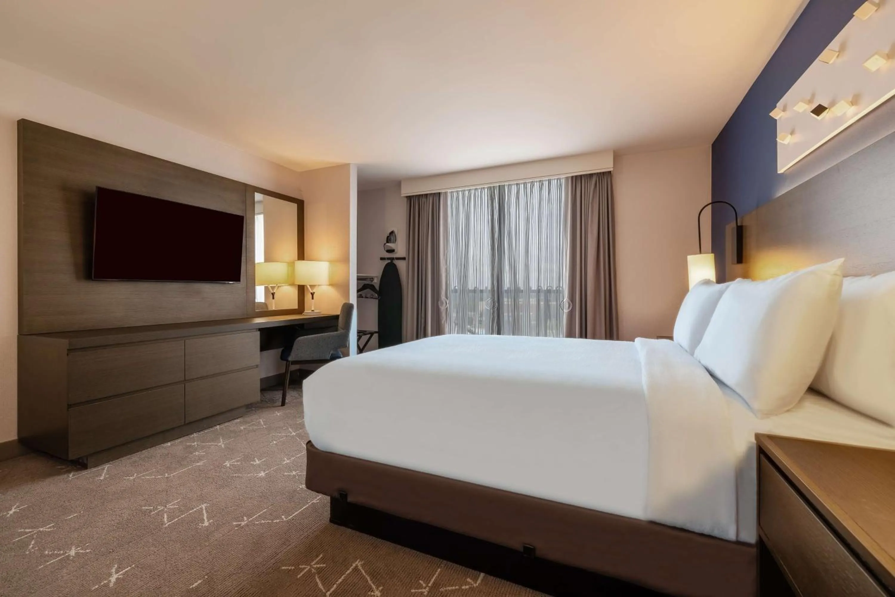 Bed in Embassy Suites by Hilton Tulsa I-44