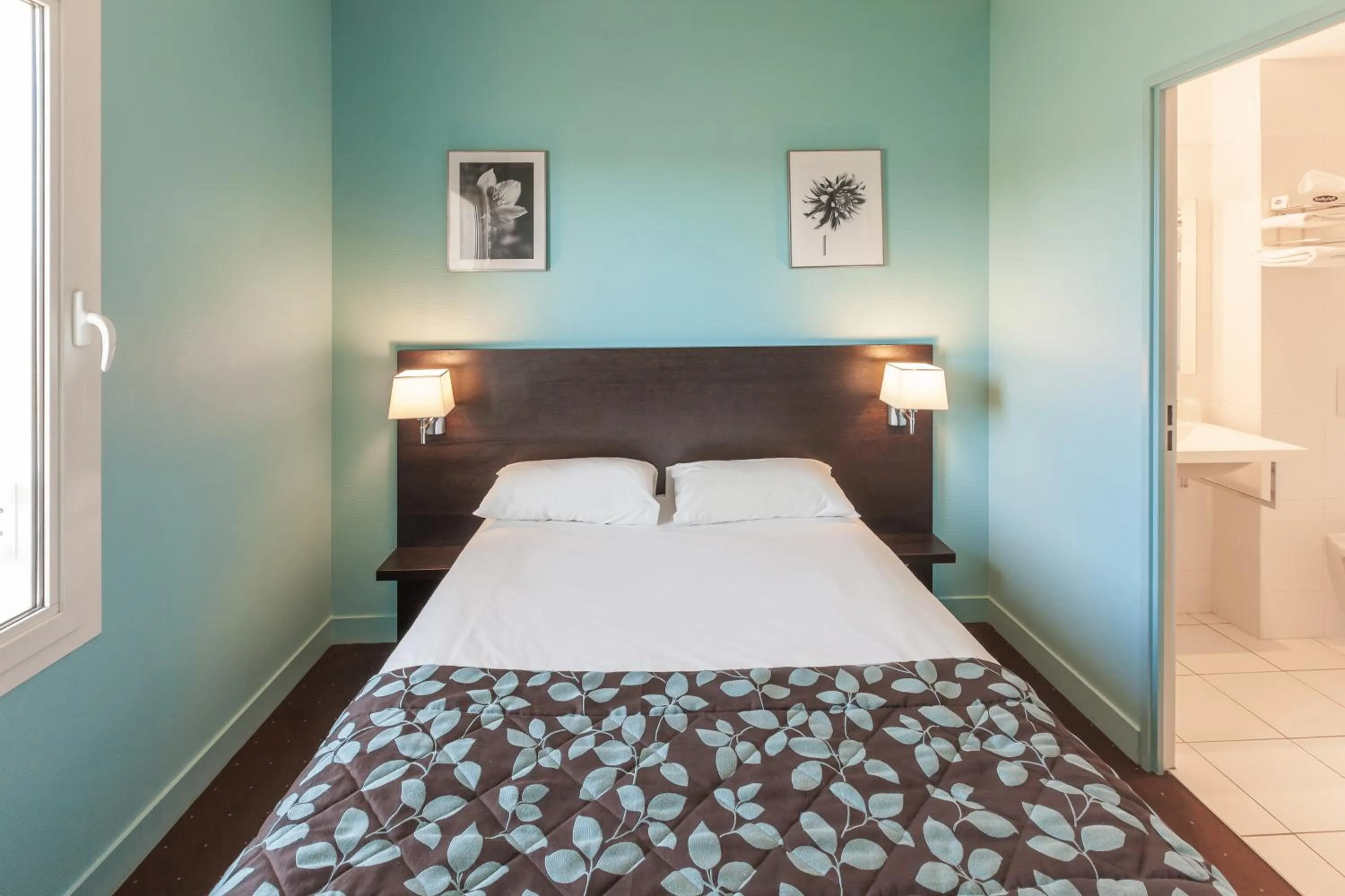 Photo of the whole room, Bed in Hotel Alienor