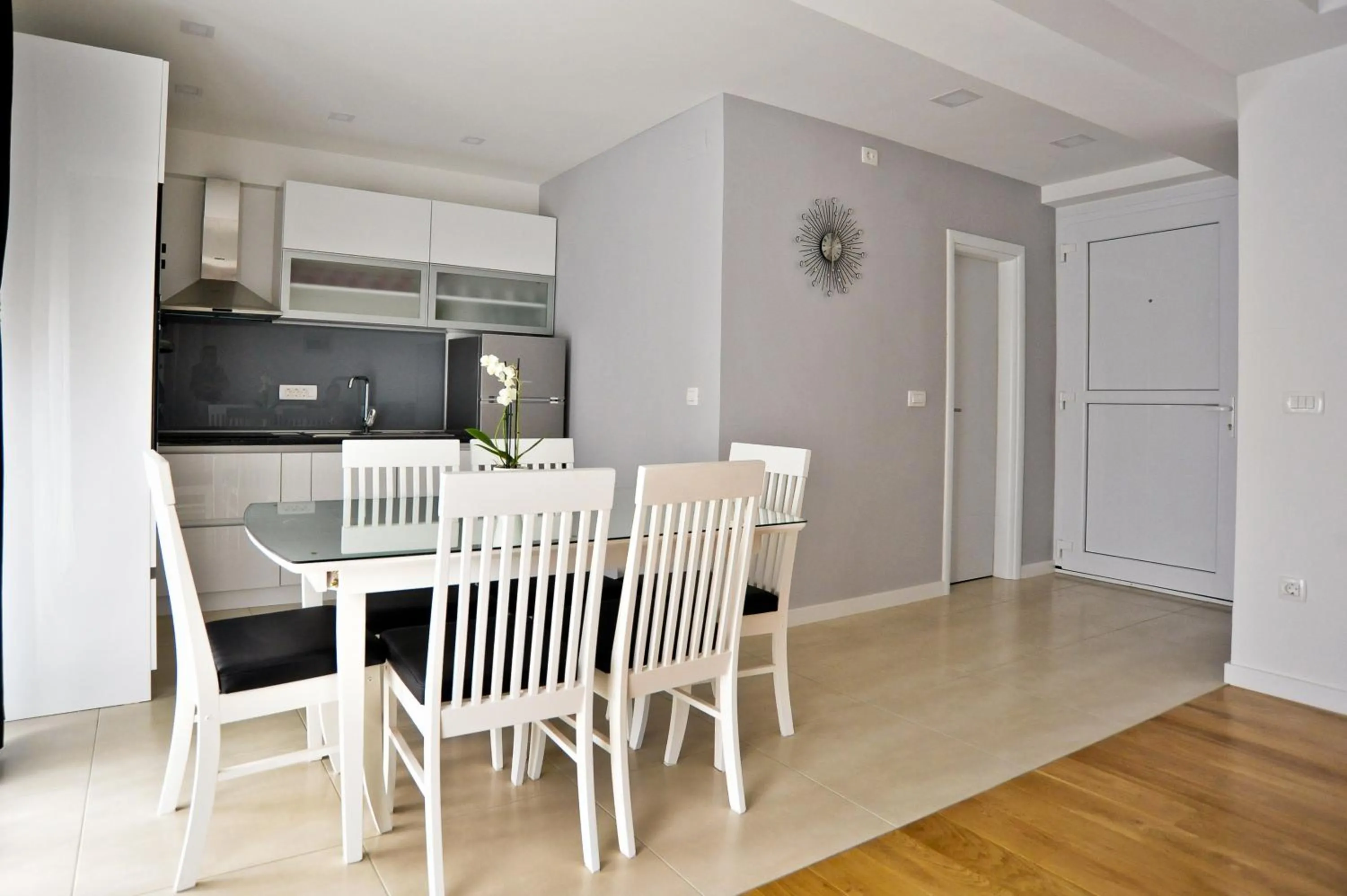 Kitchen or kitchenette in Apartment Domalu Old Town