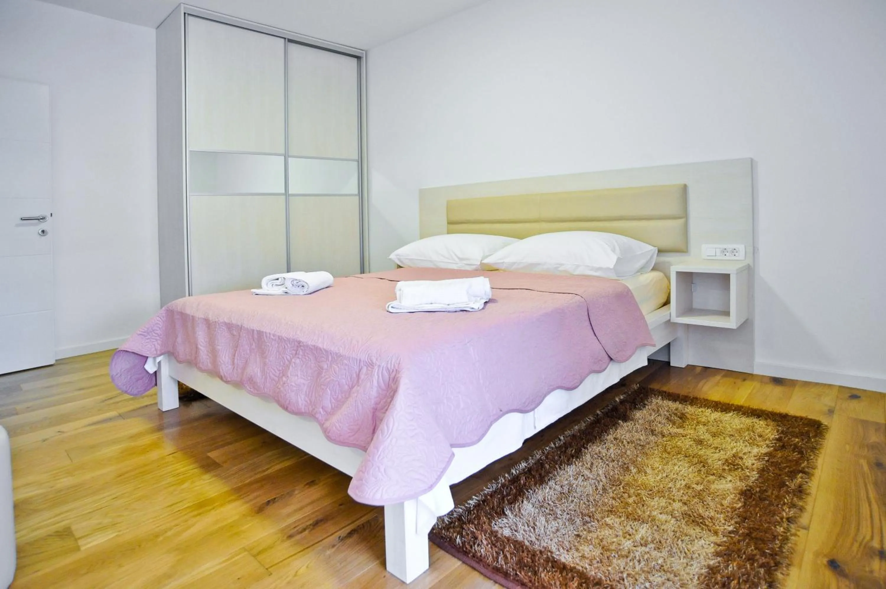 Bedroom, Bed in Apartment Domalu Old Town
