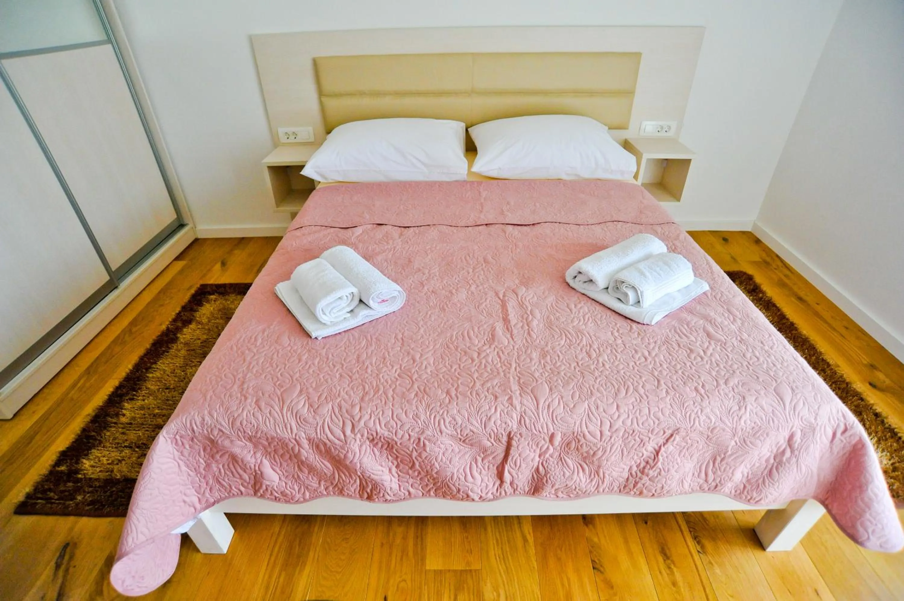 Bedroom, Bed in Apartment Domalu Old Town