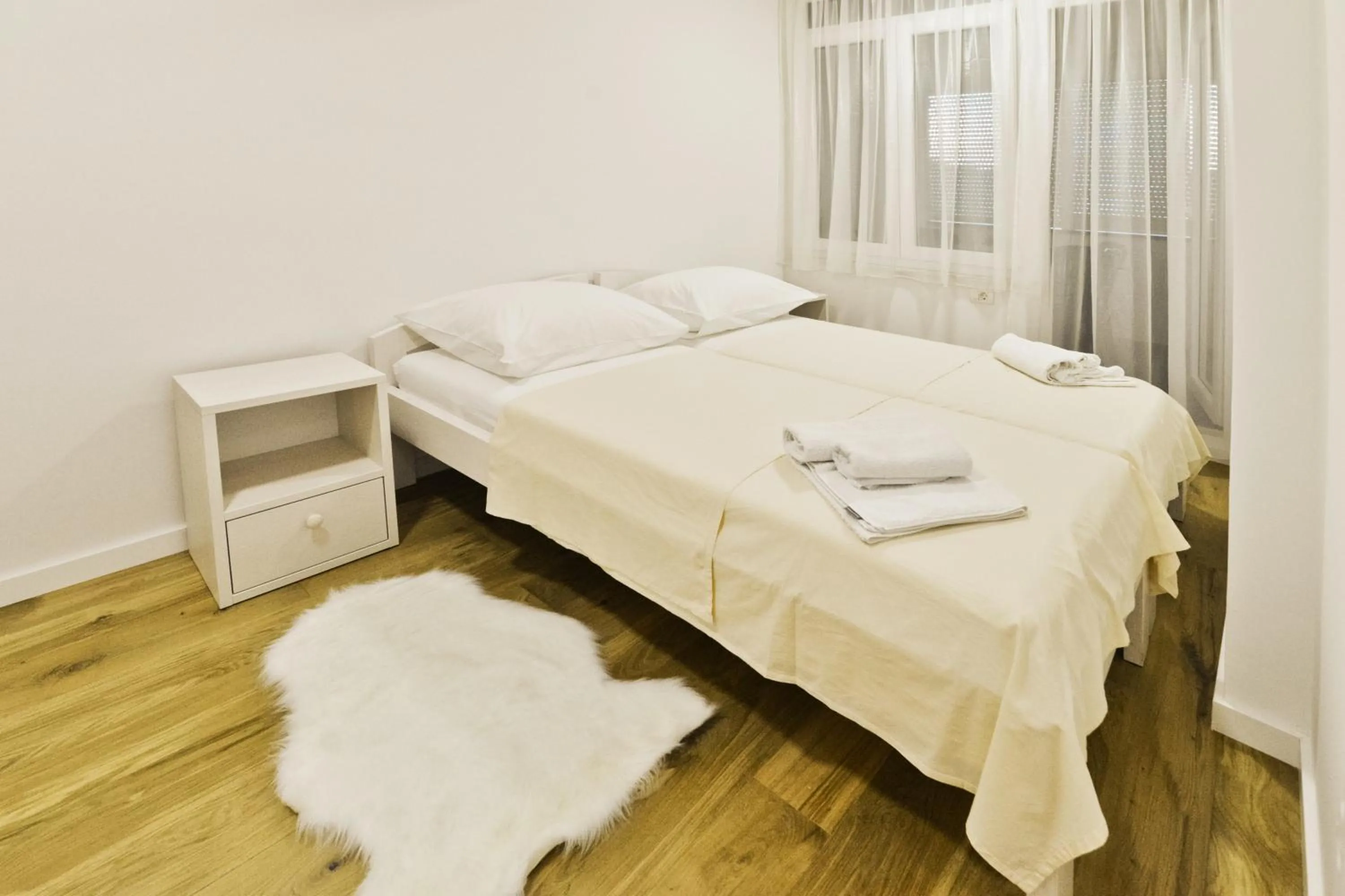 Bedroom, Bed in Apartment Domalu Old Town