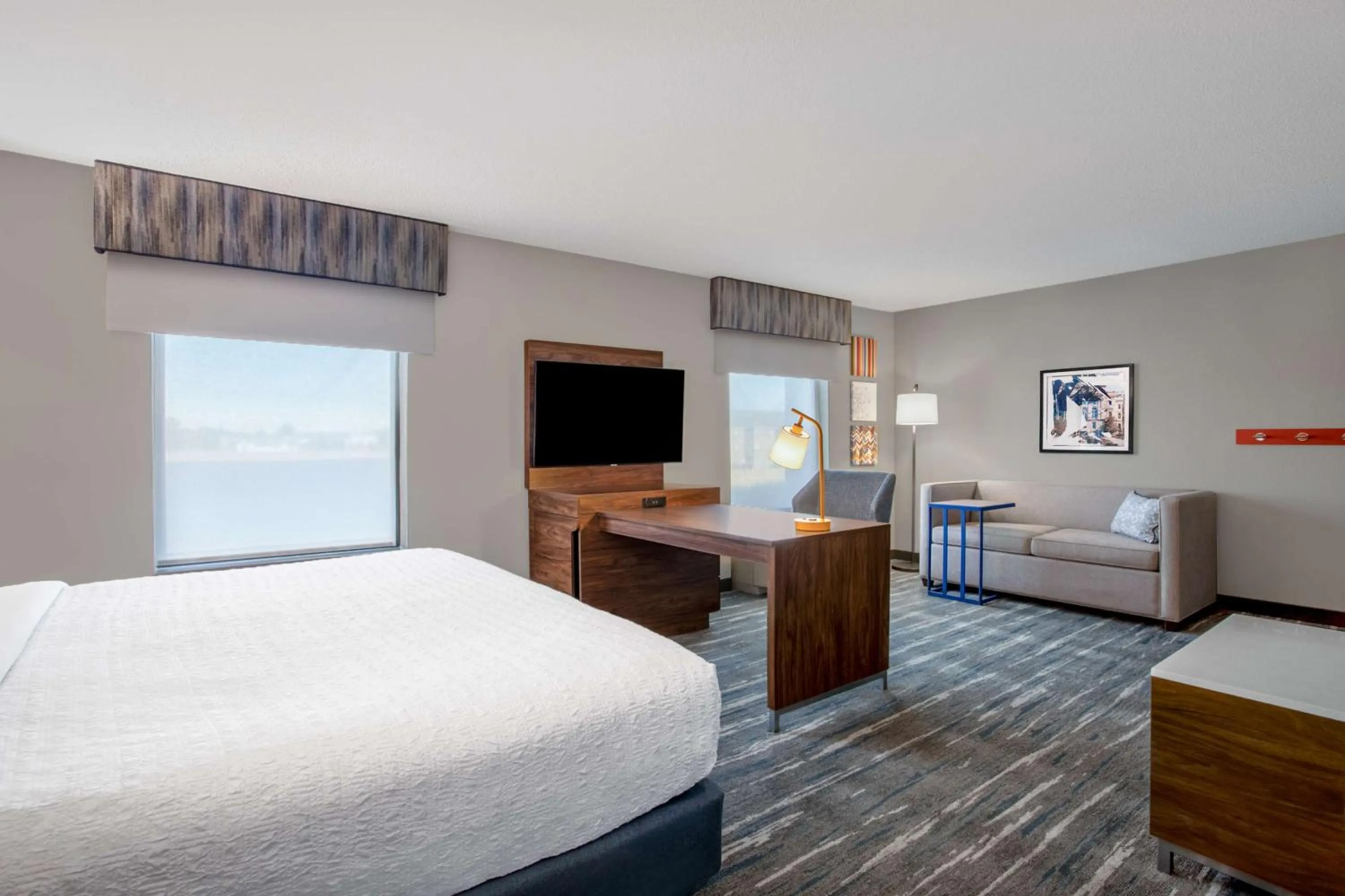 Living room, Bed in Hampton Inn & Suites Muncie