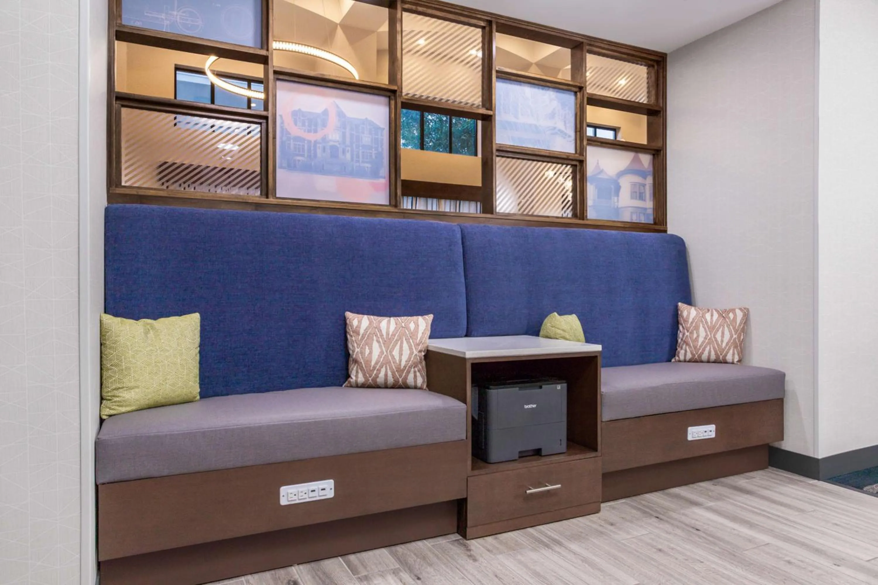 Lobby or reception in Hampton Inn & Suites Muncie