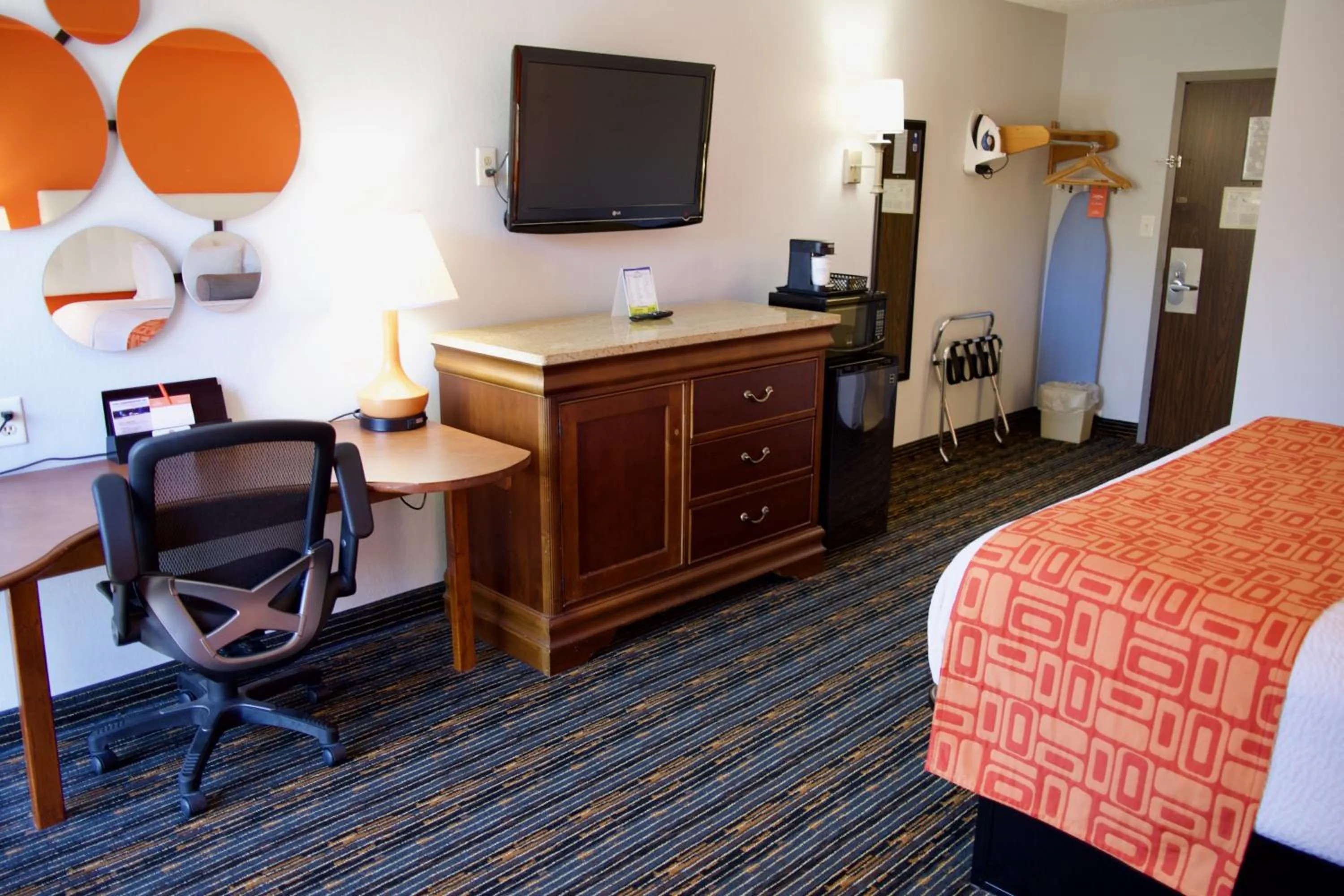 Bedroom, Bed in Howard Johnson by Wyndham Lexington