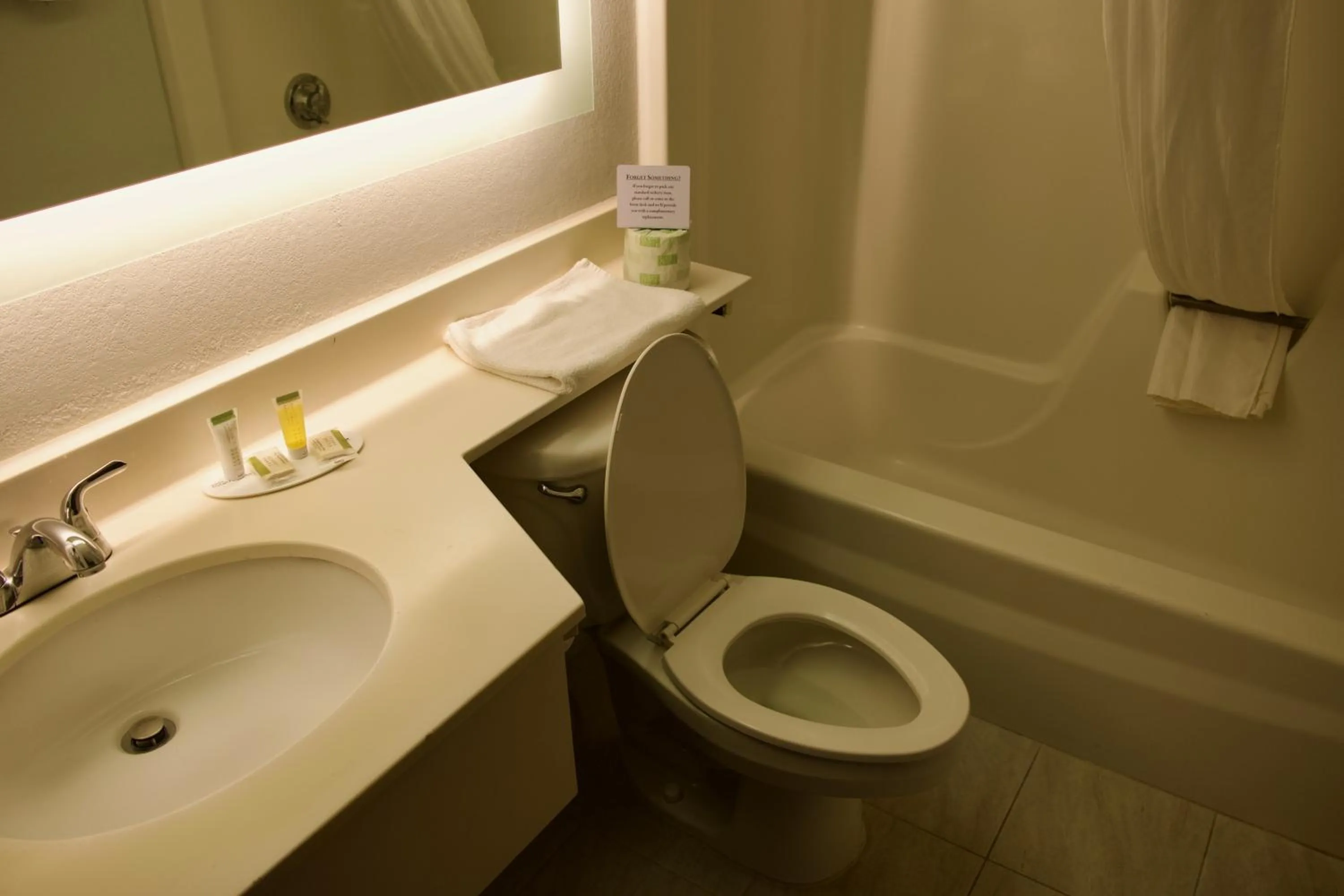 Bathroom in Howard Johnson by Wyndham Lexington