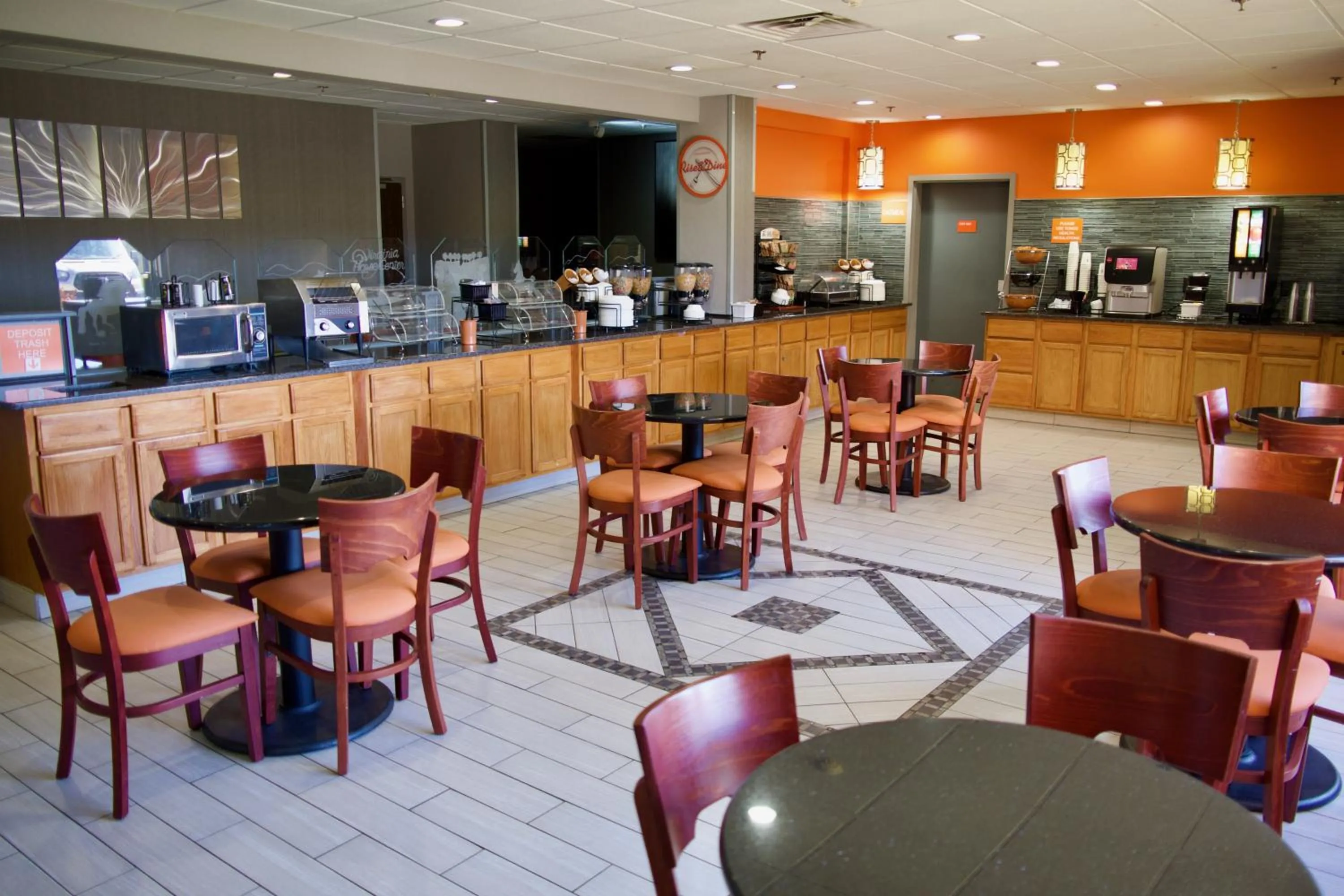 Seating area in Howard Johnson by Wyndham Lexington