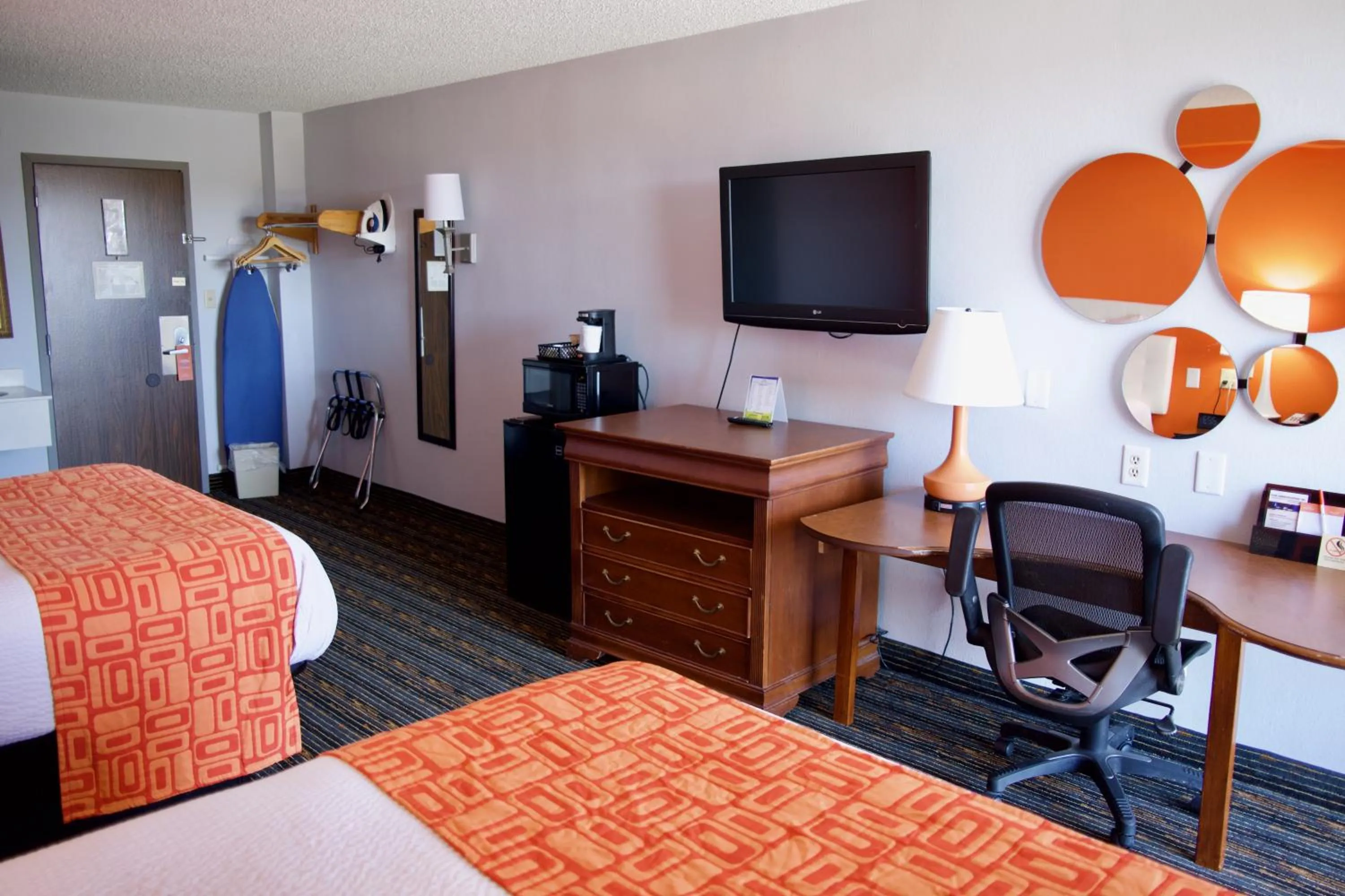 Photo of the whole room, Bed in Howard Johnson by Wyndham Lexington