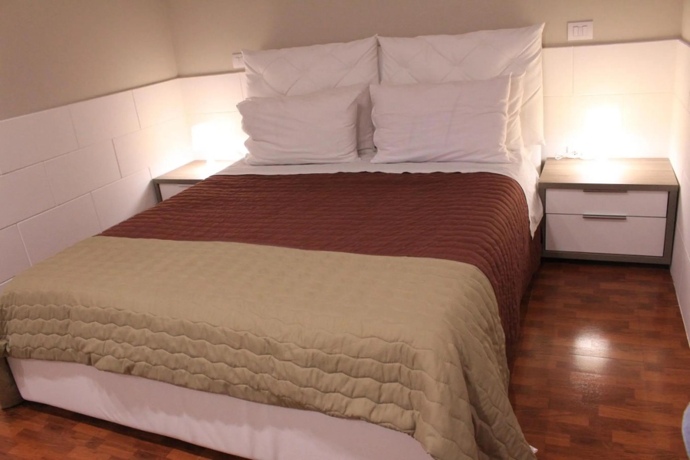 Bedroom, Bed in Gazebo Rooms