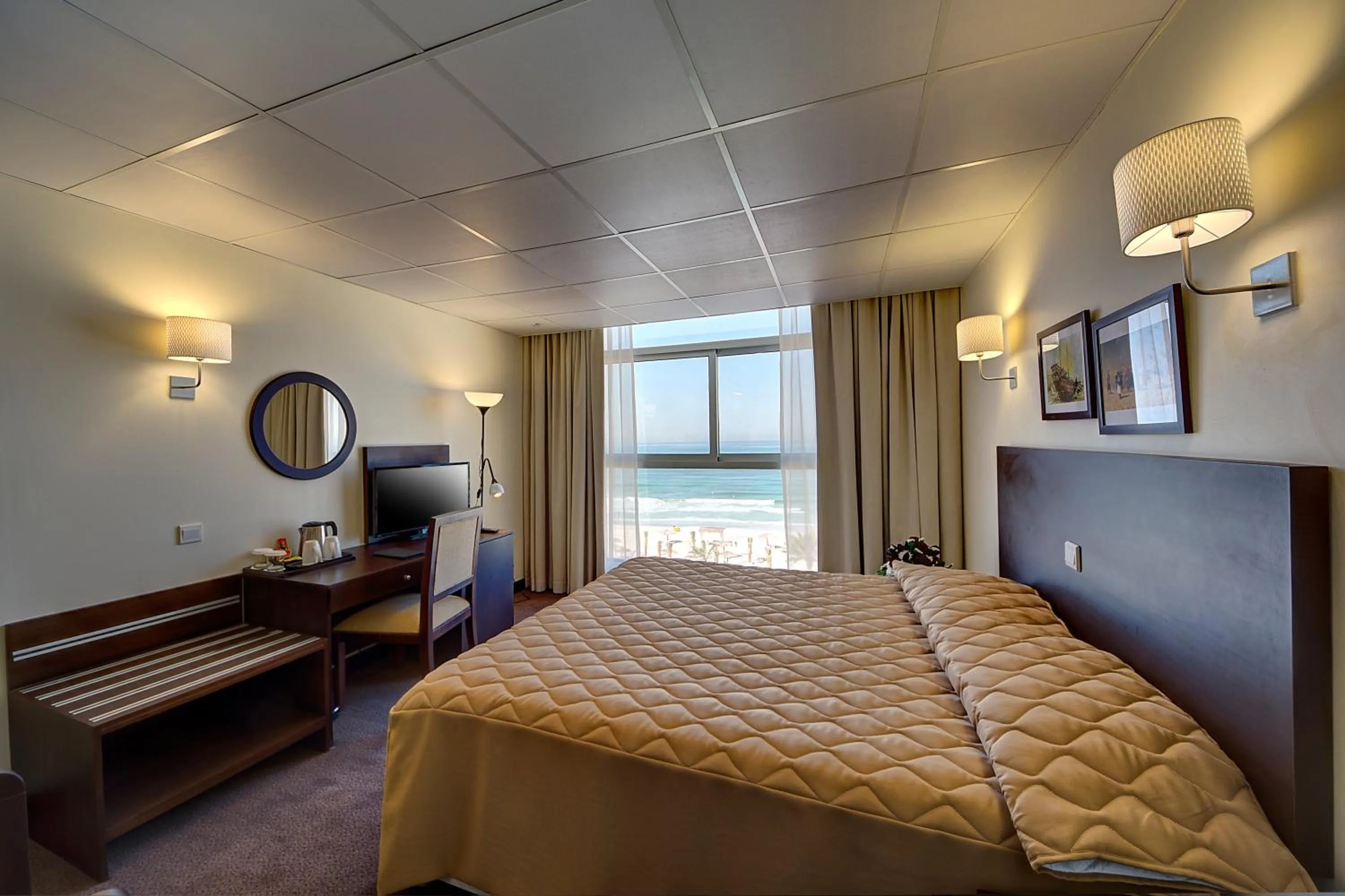 Bedroom, Bed in Ajman Beach Hotel