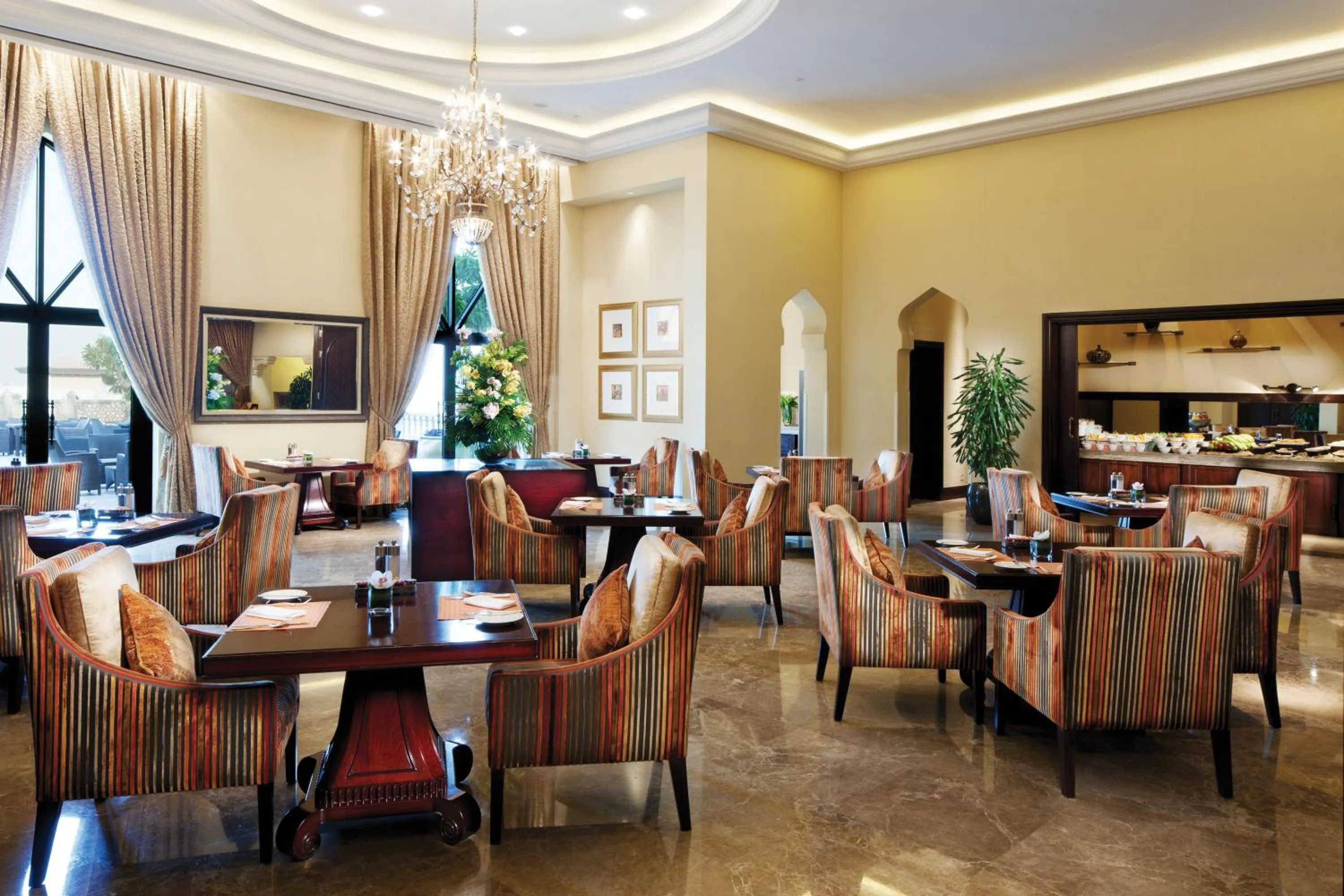 Lounge or bar in Shangri-La Qaryat Al Beri, Abu Dhabi