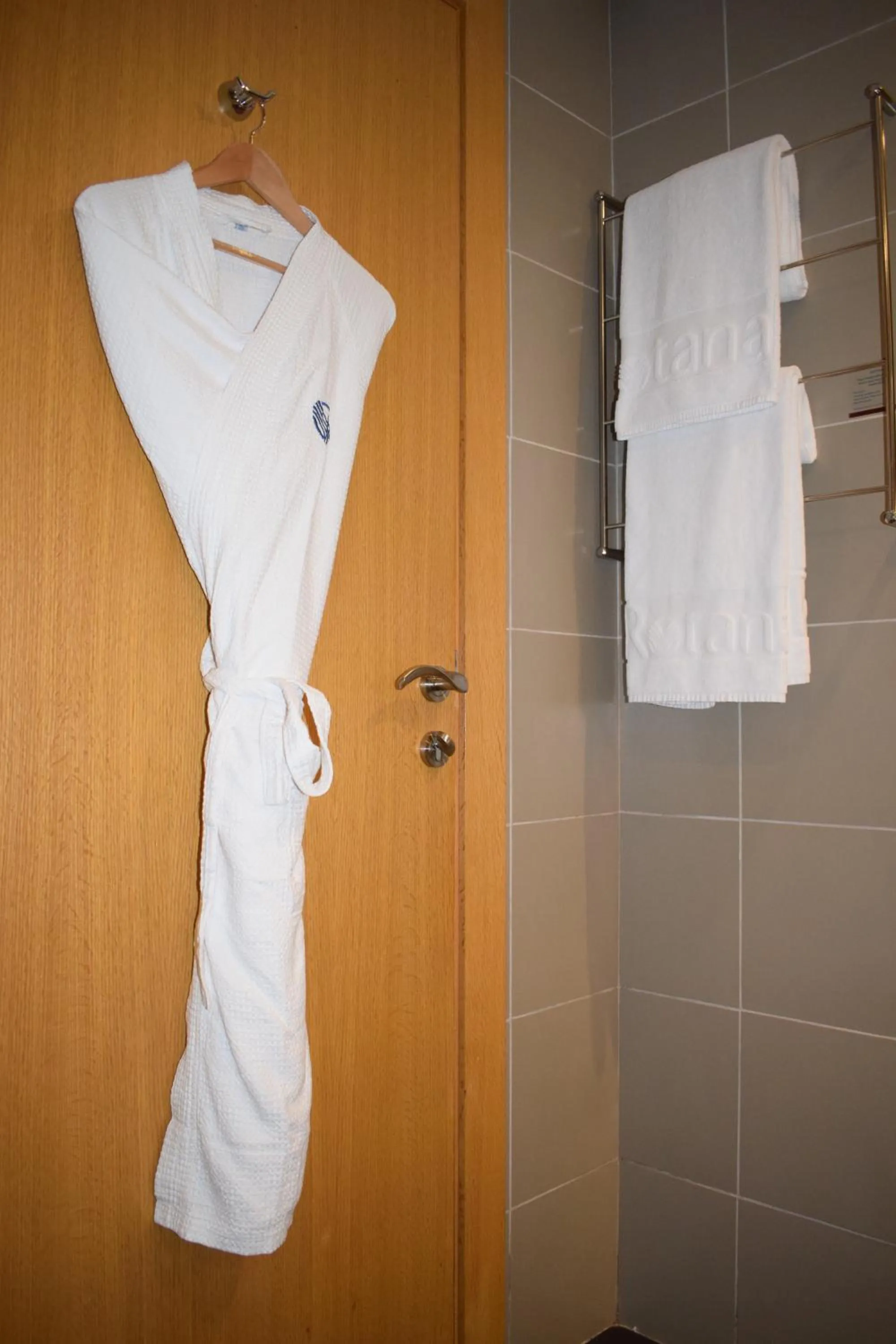 Bathroom in Hala Arjaan by Rotana, Deluxe Hotel Apartments