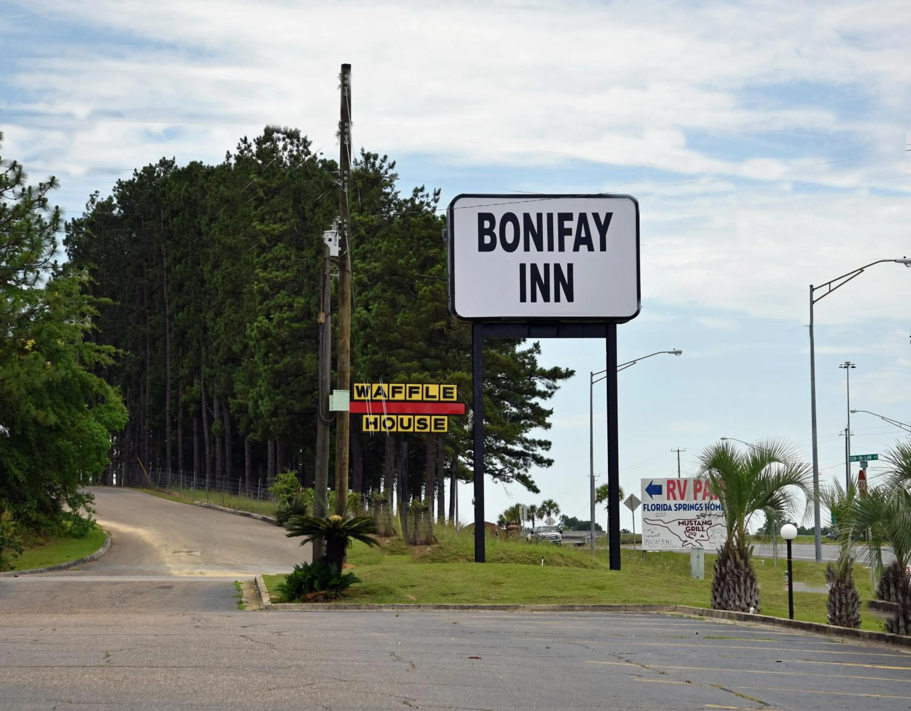 Property logo or sign in Bonifay Inn