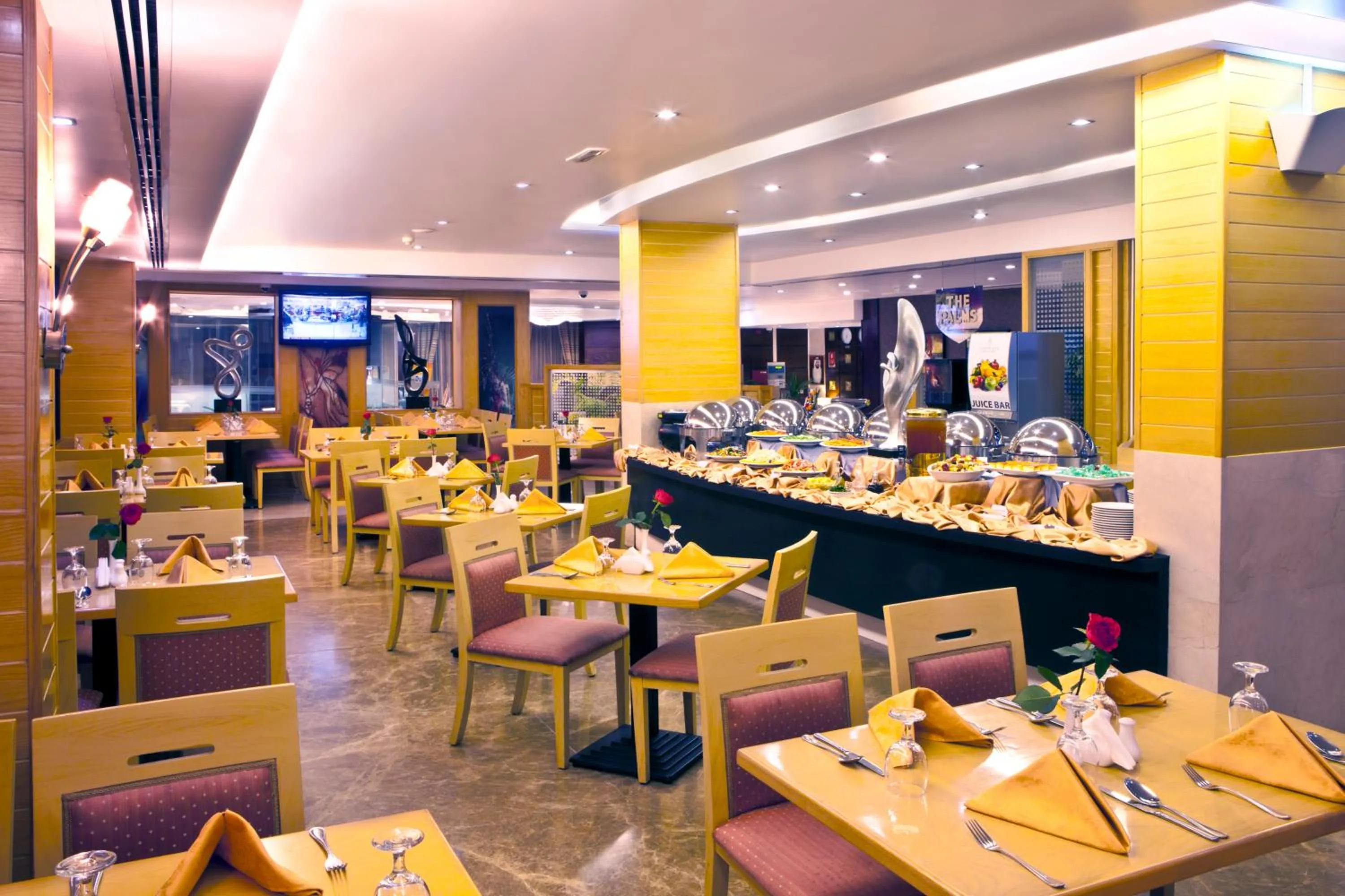 Restaurant/places to eat in Landmark Riqqa Hotel
