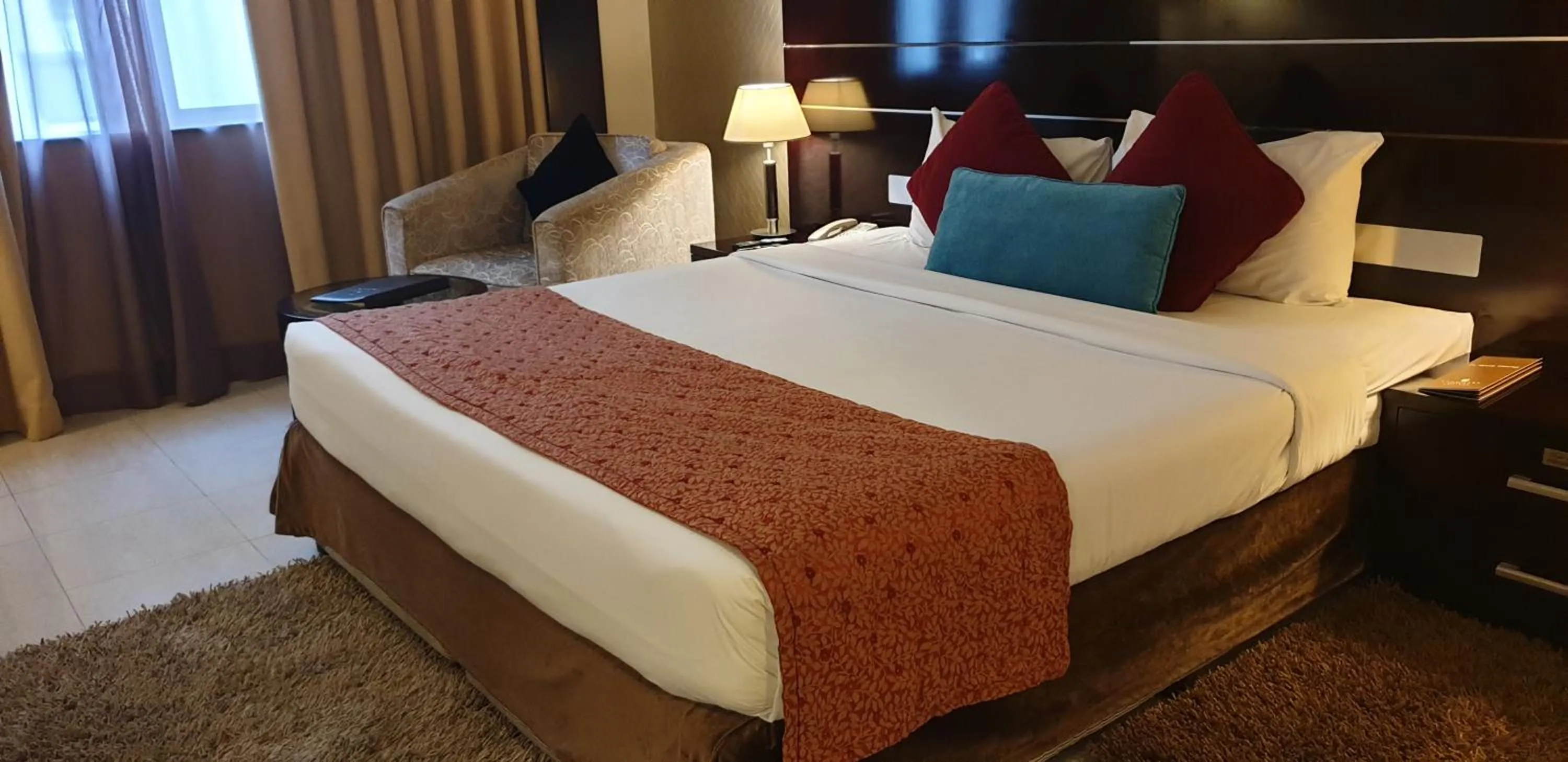 Bedroom, Bed in Landmark Riqqa Hotel