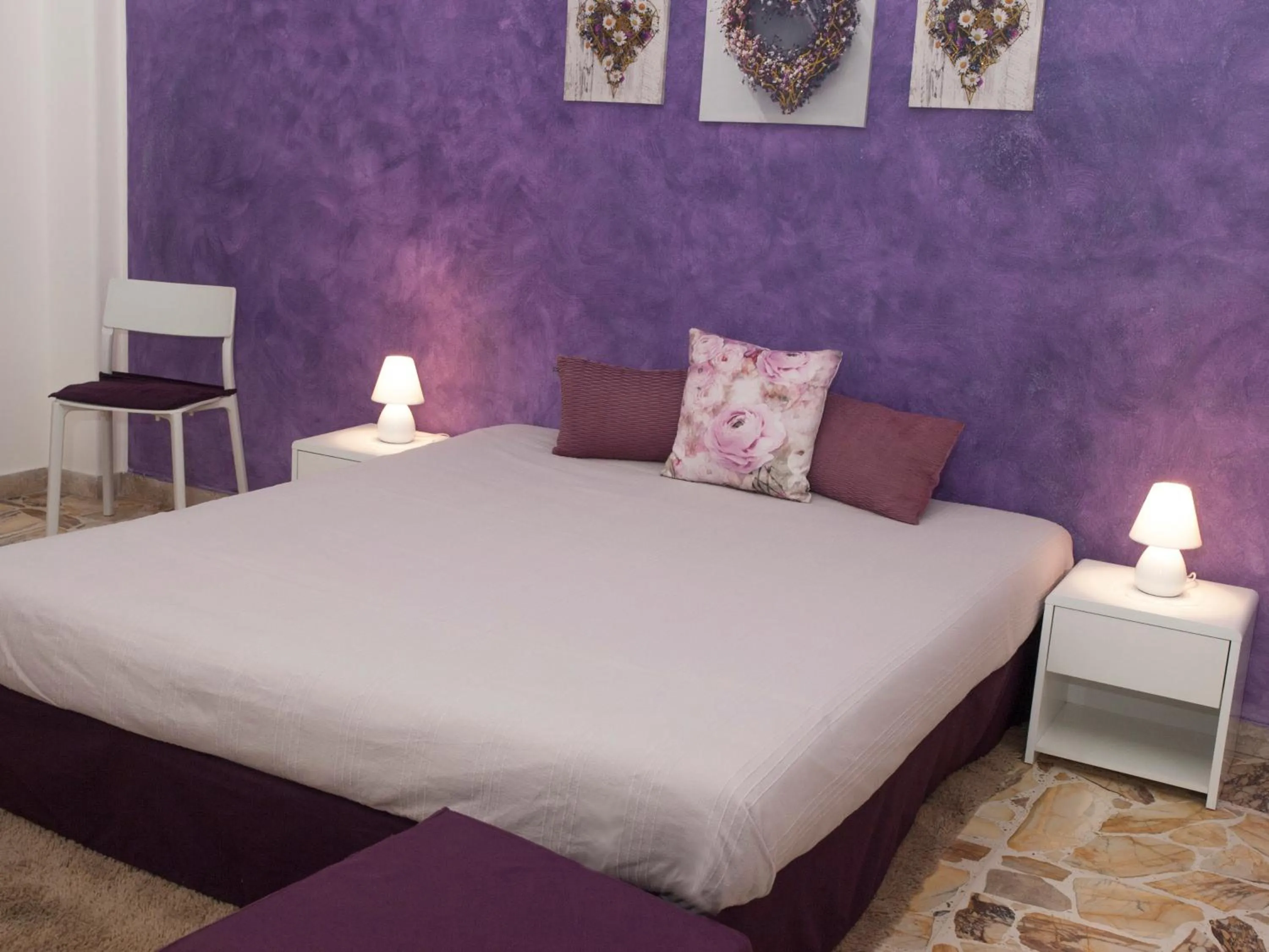 Photo of the whole room, Bed in Bouganville House