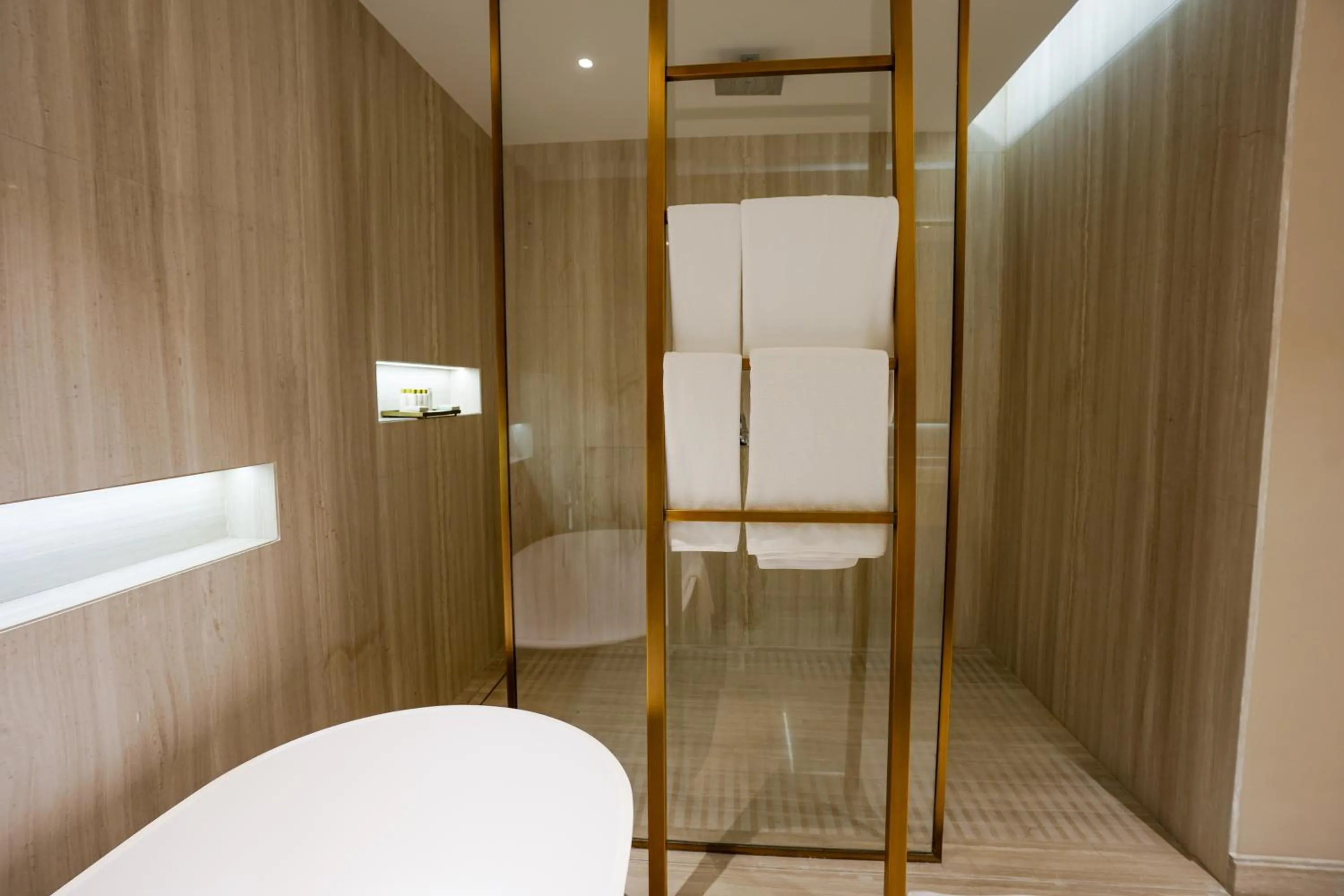 Bathroom, Bed in Mirfa Hotel