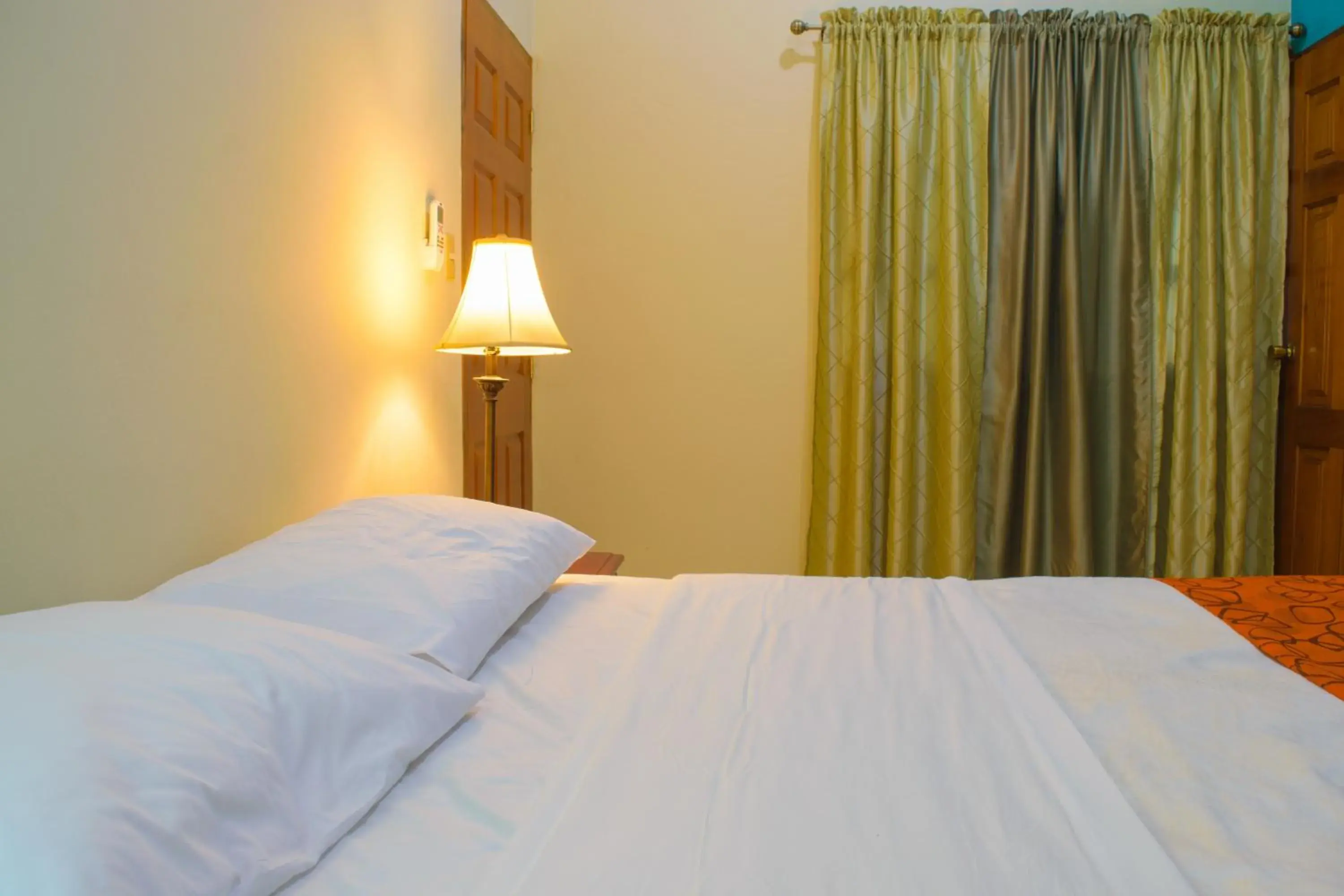 Double Room with Private Bathroom in Hotel Fontana Double Room with Private Bathroom in Hotel Fontana