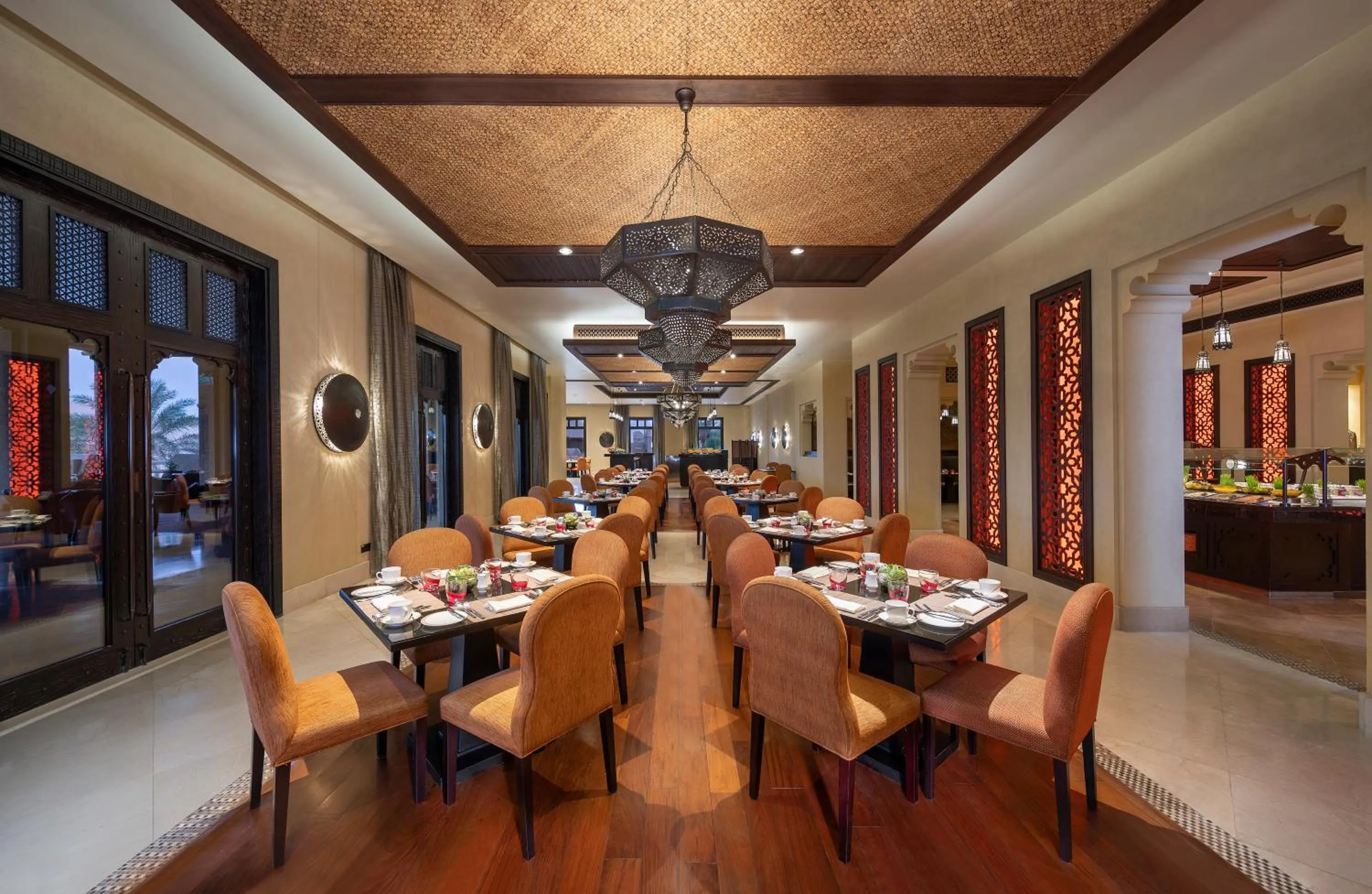 Restaurant/places to eat in Anantara Qasr al Sarab Desert Resort