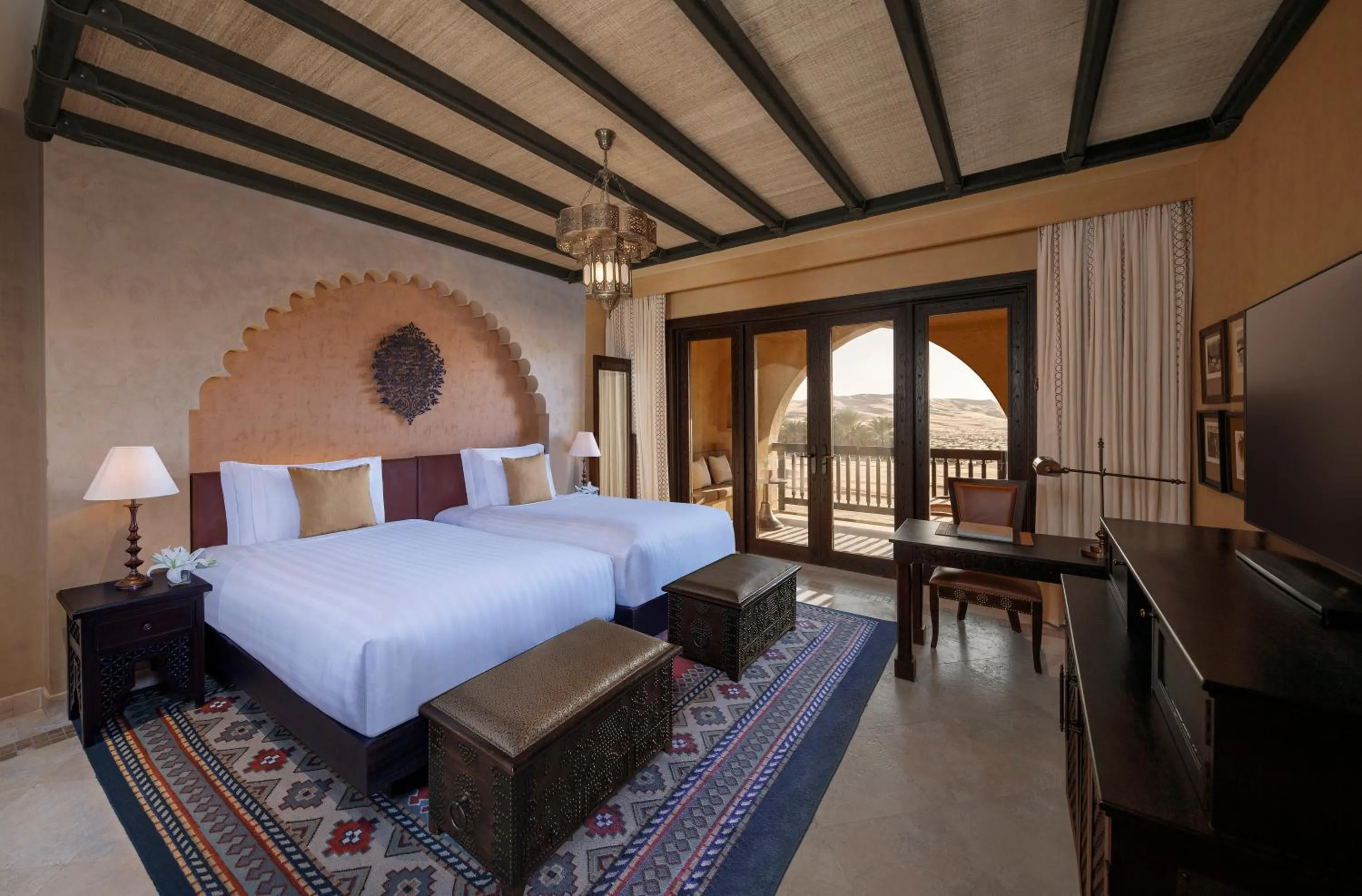 Bedroom, Bed in Anantara Qasr al Sarab Desert Resort
