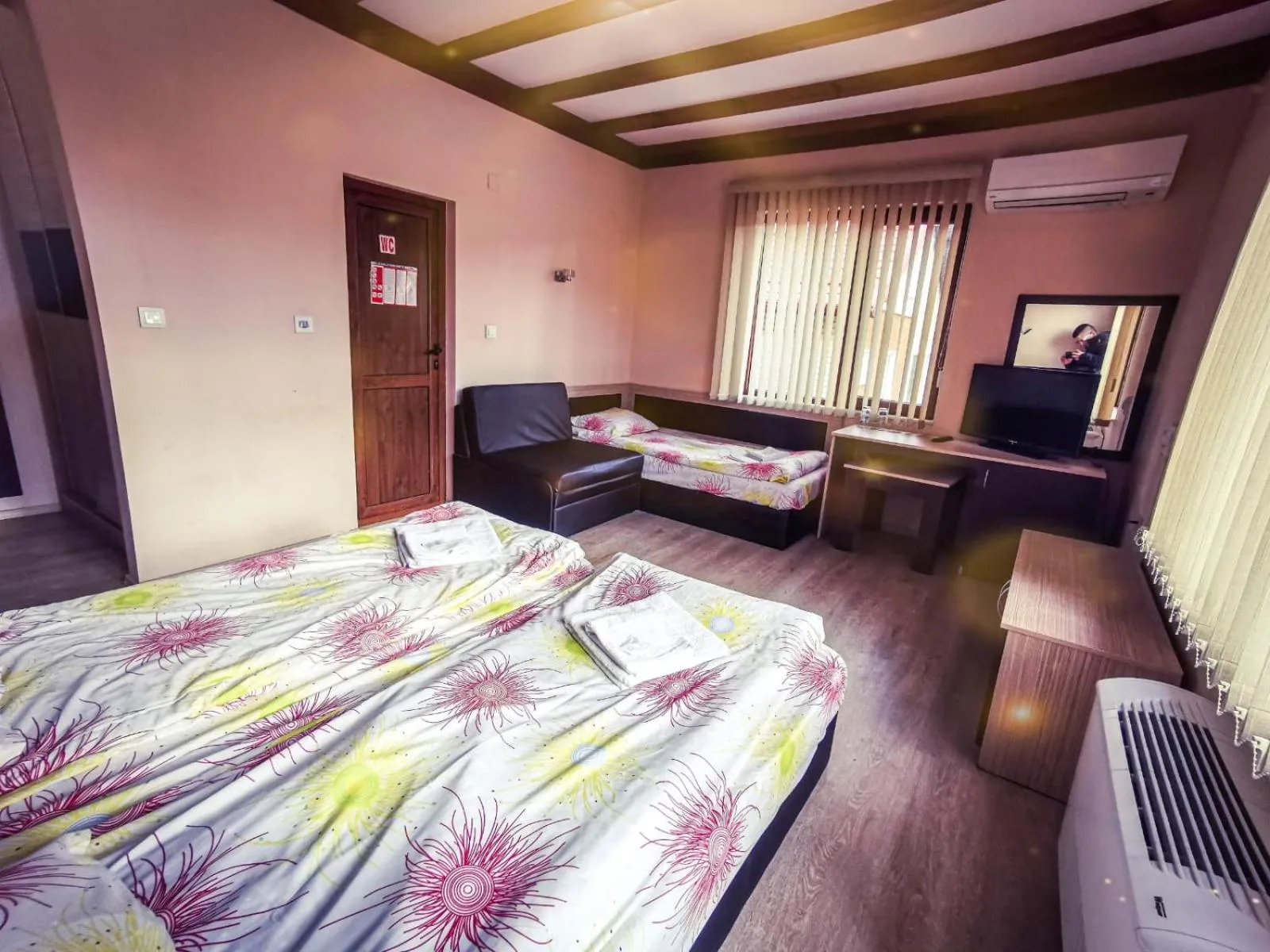 Photo of the whole room, Bed in Hotel Alikante