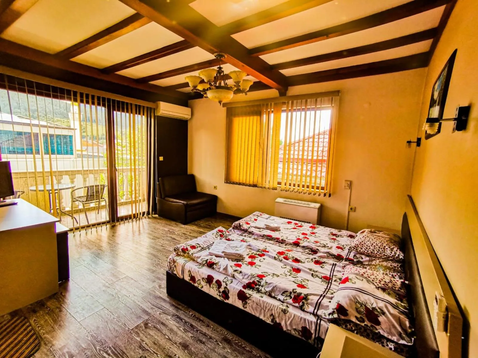 Photo of the whole room, Bed in Hotel Alikante