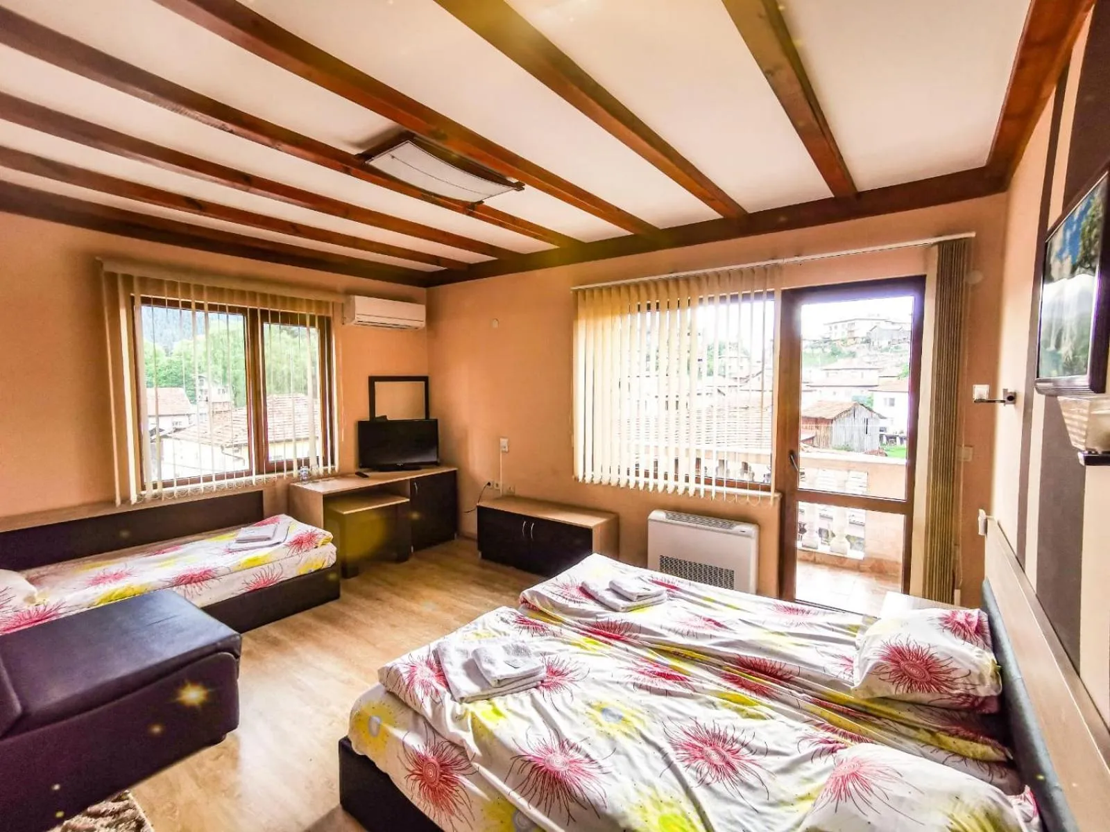 Photo of the whole room, Bed in Hotel Alikante