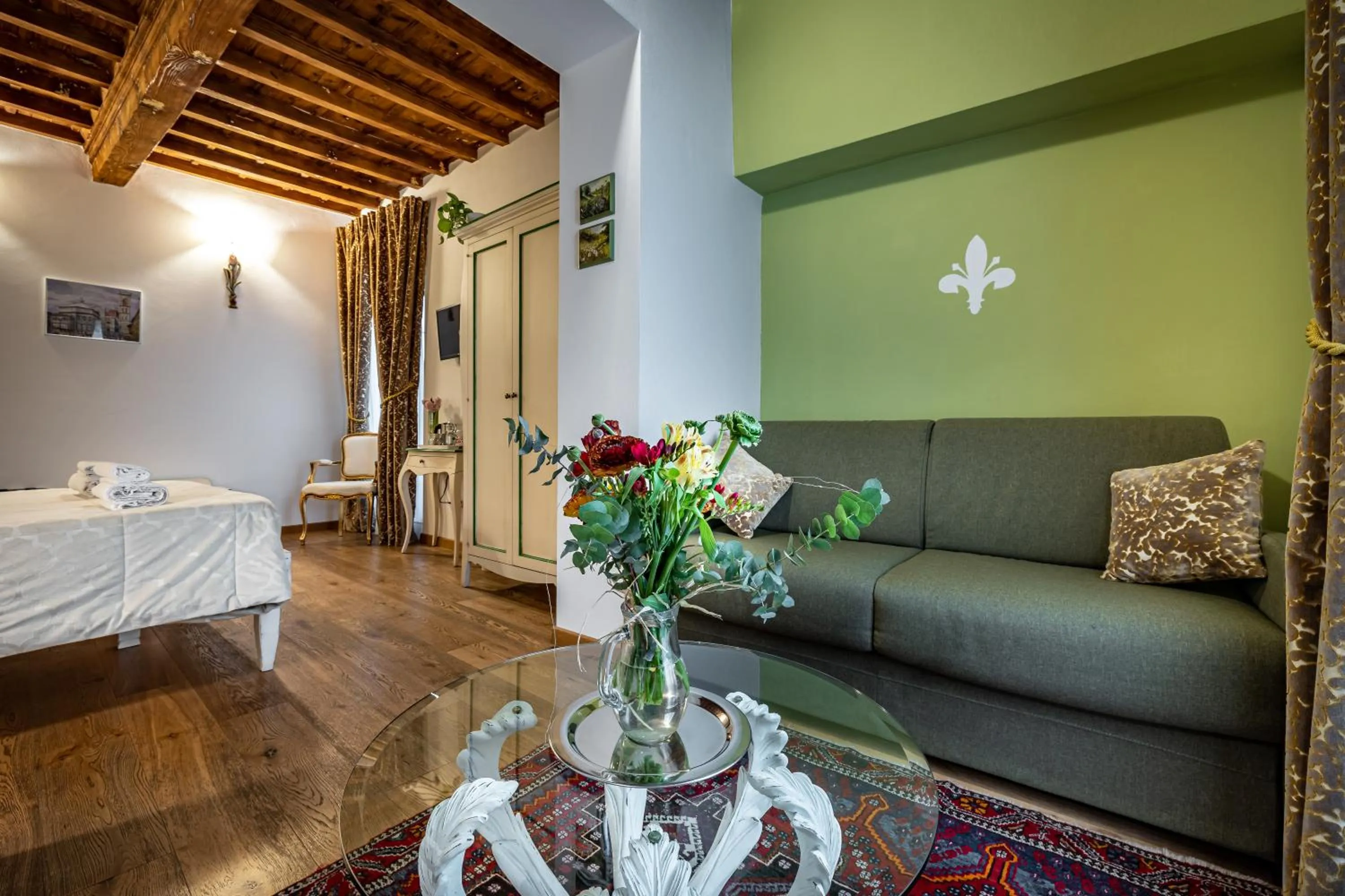 Living room, Bed in La Stella d'Oro B&B