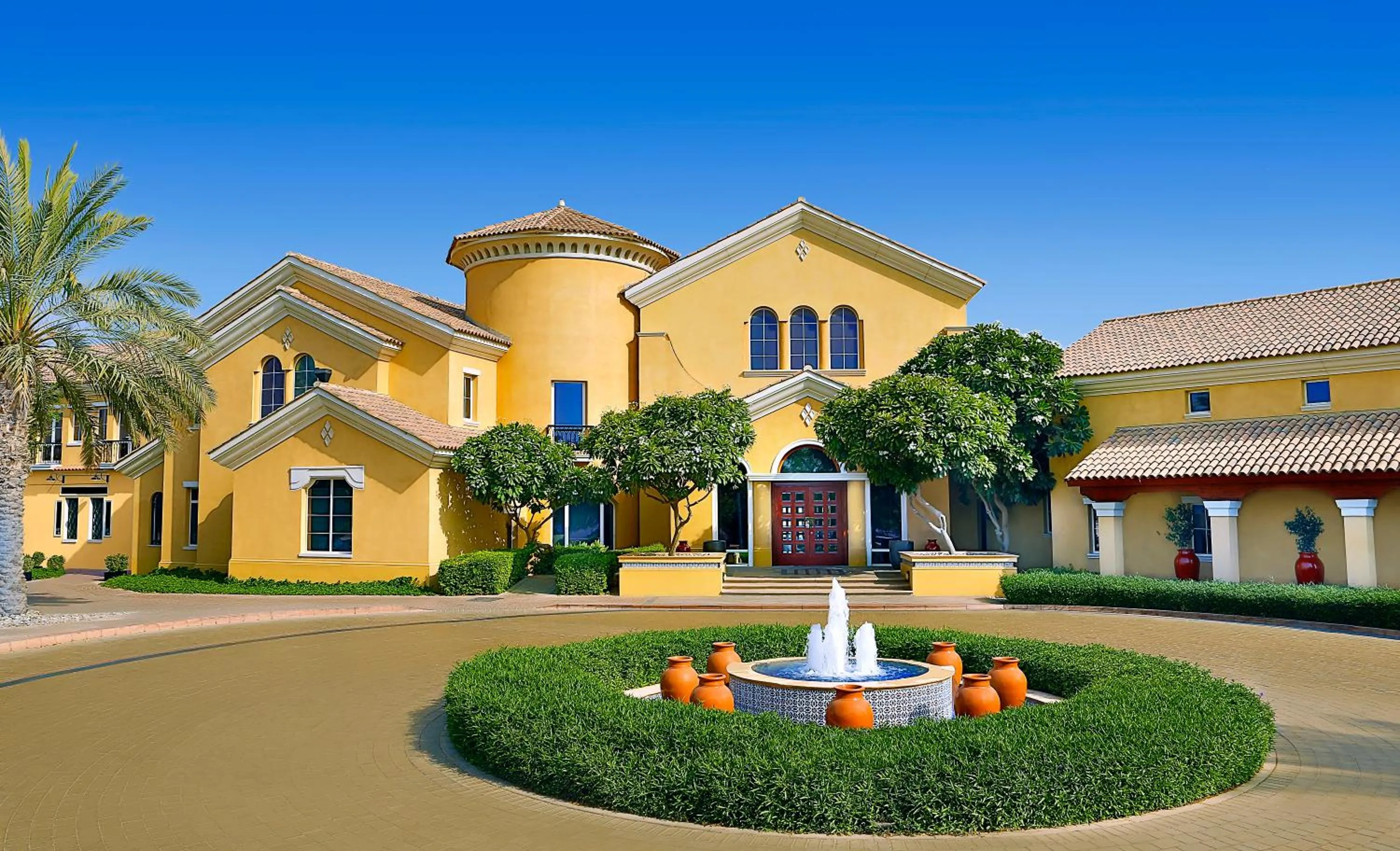 Facade/entrance in Arabian Ranches Golf Club