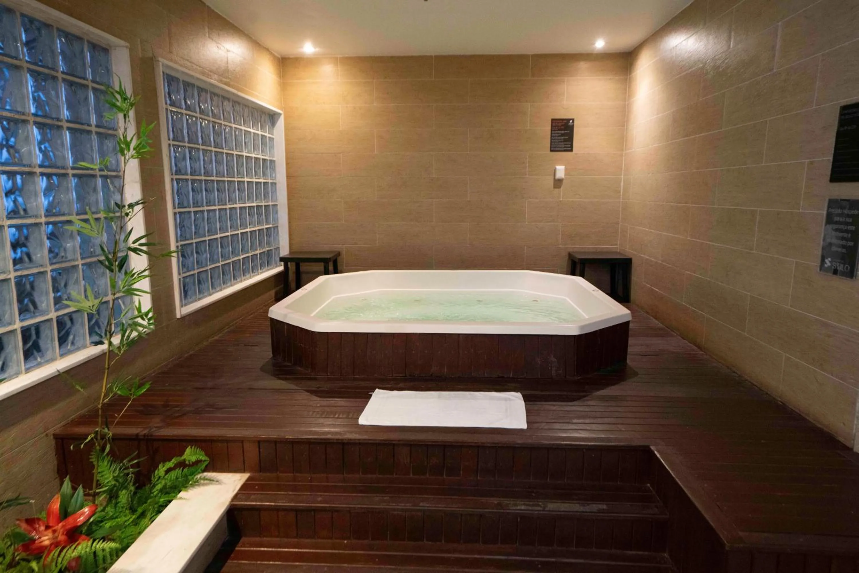 Hot Tub in Laghetto Stilo Barra