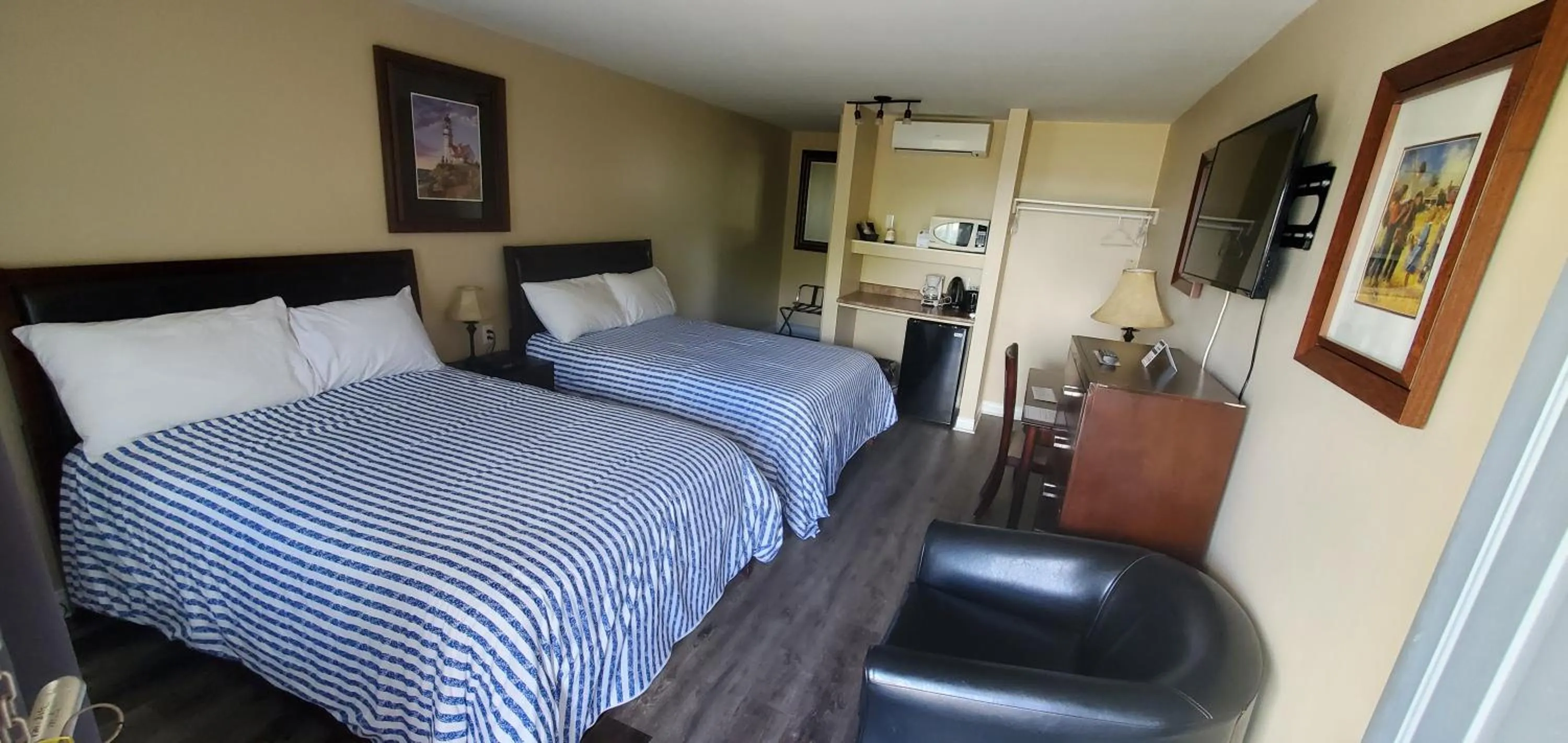 Photo of the whole room, Bed in Fair Isle Motel & The Nest