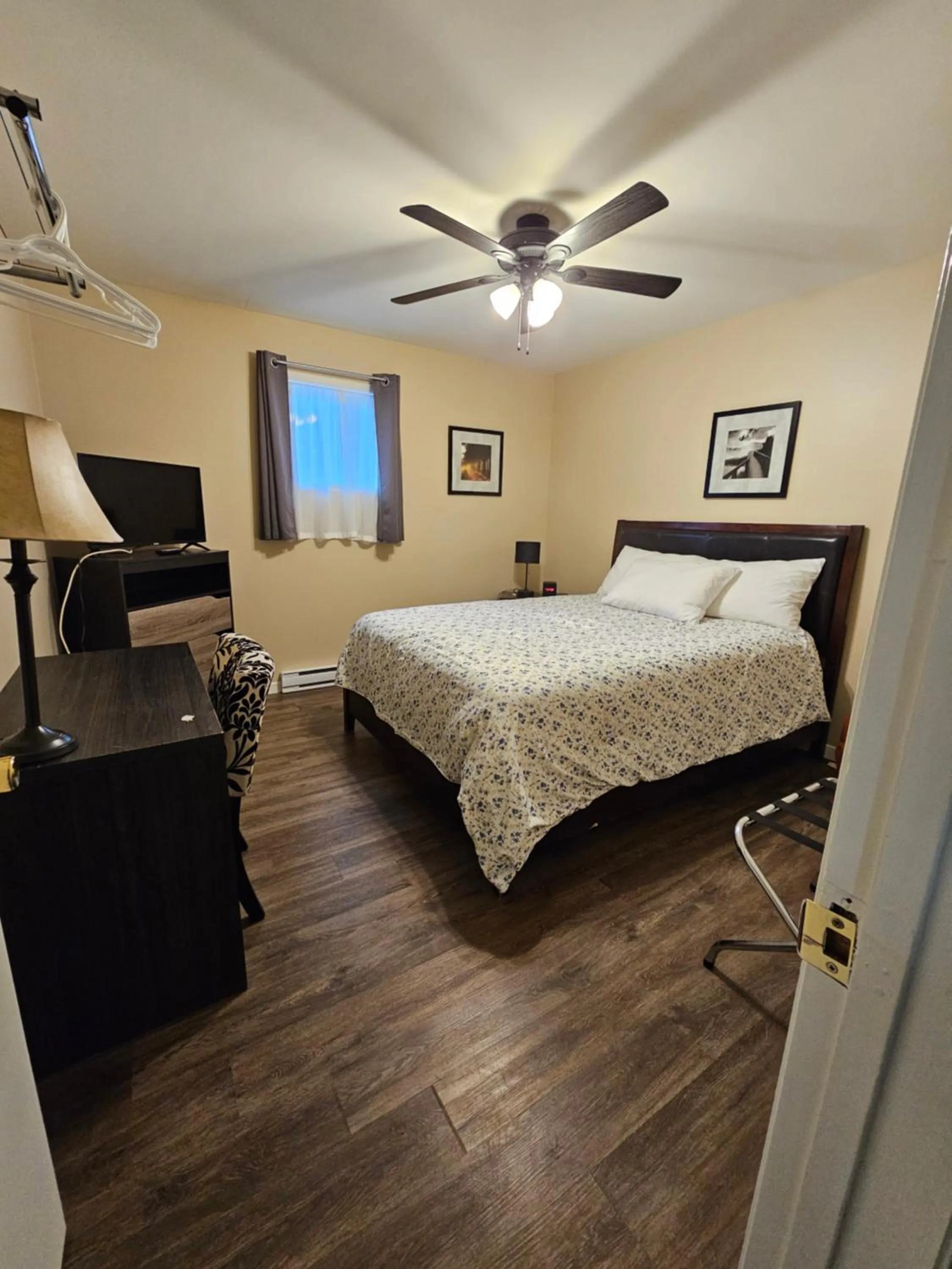 TV and multimedia, Bed in Fair Isle Motel & The Nest