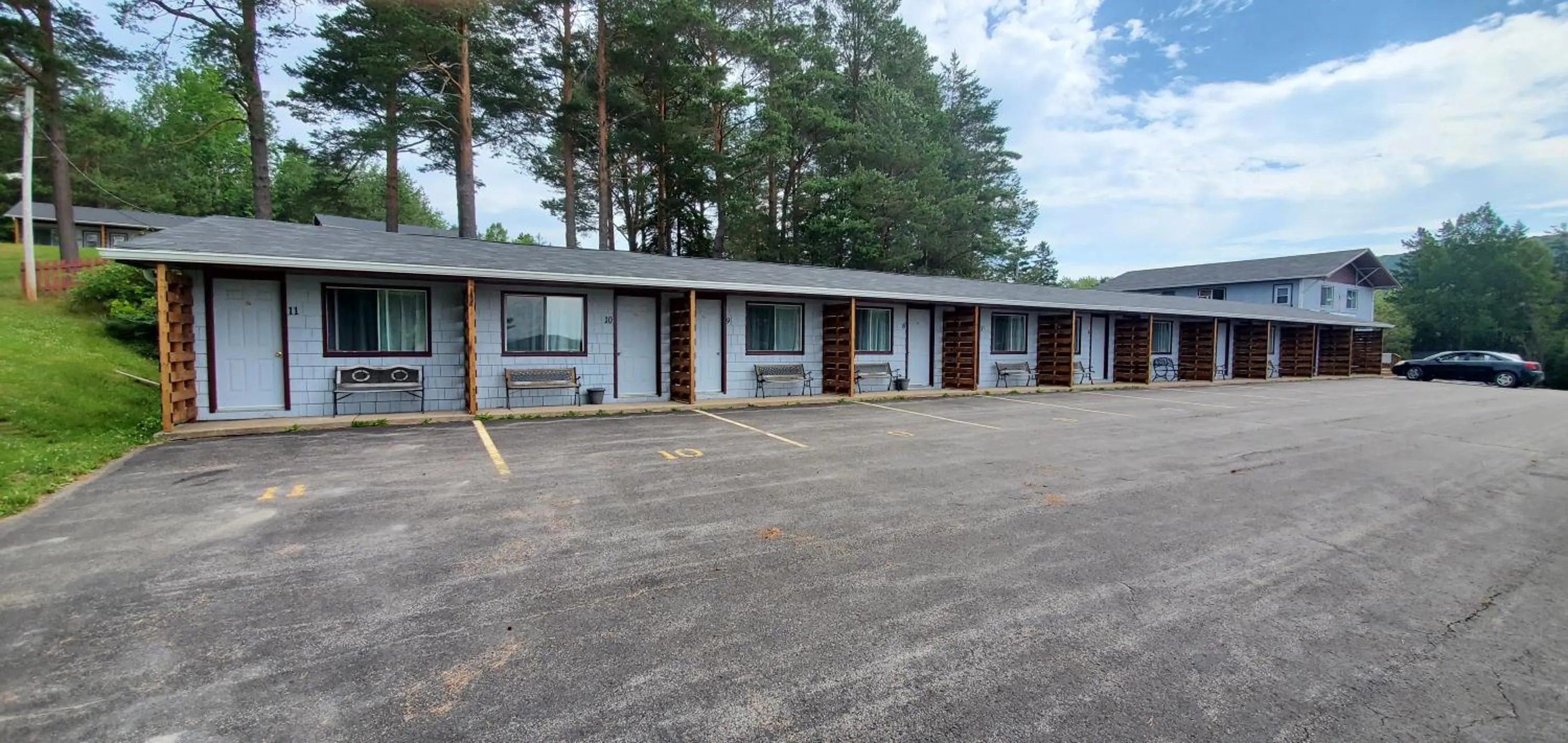 Property building in Fair Isle Motel & The Nest