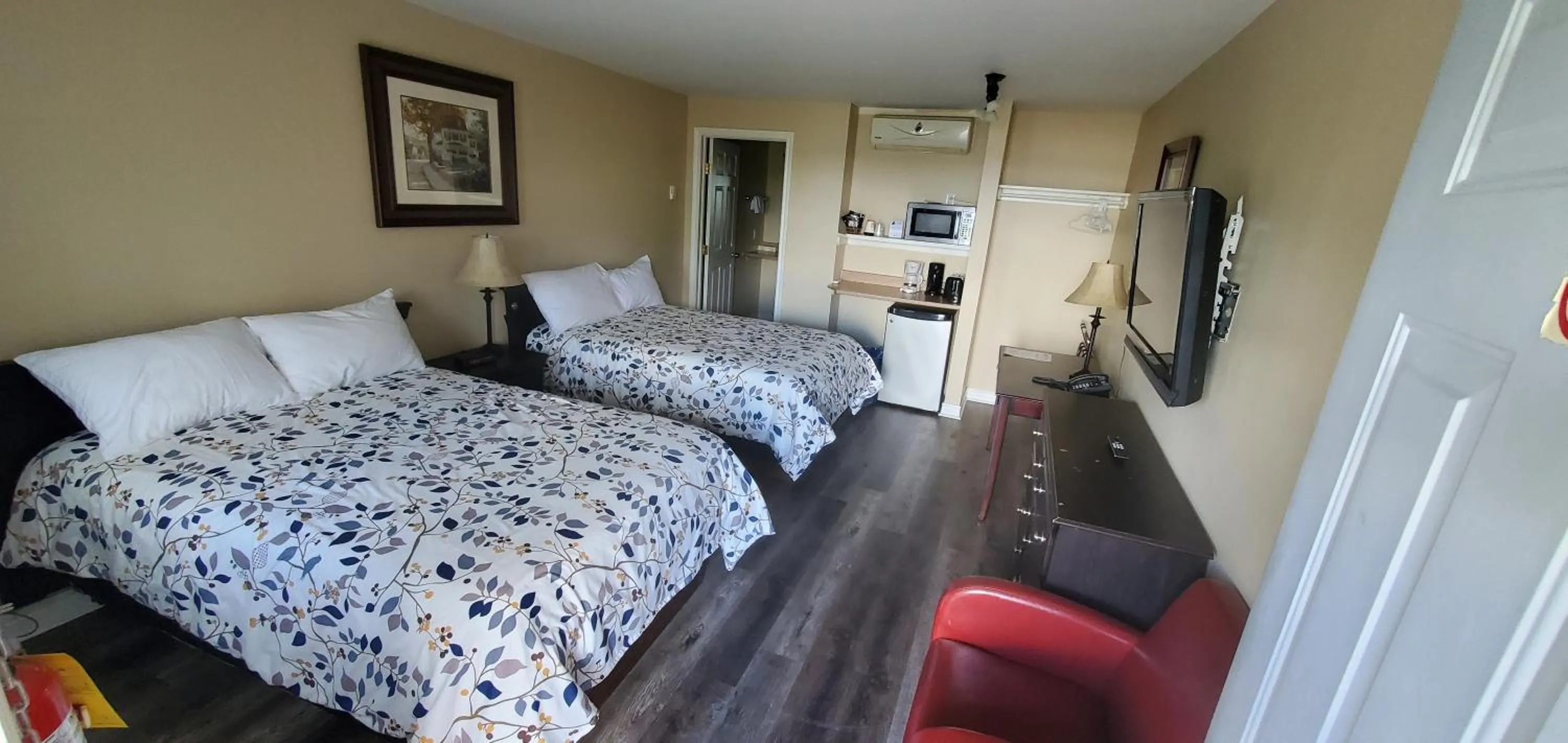 Photo of the whole room, Bed in Fair Isle Motel & The Nest