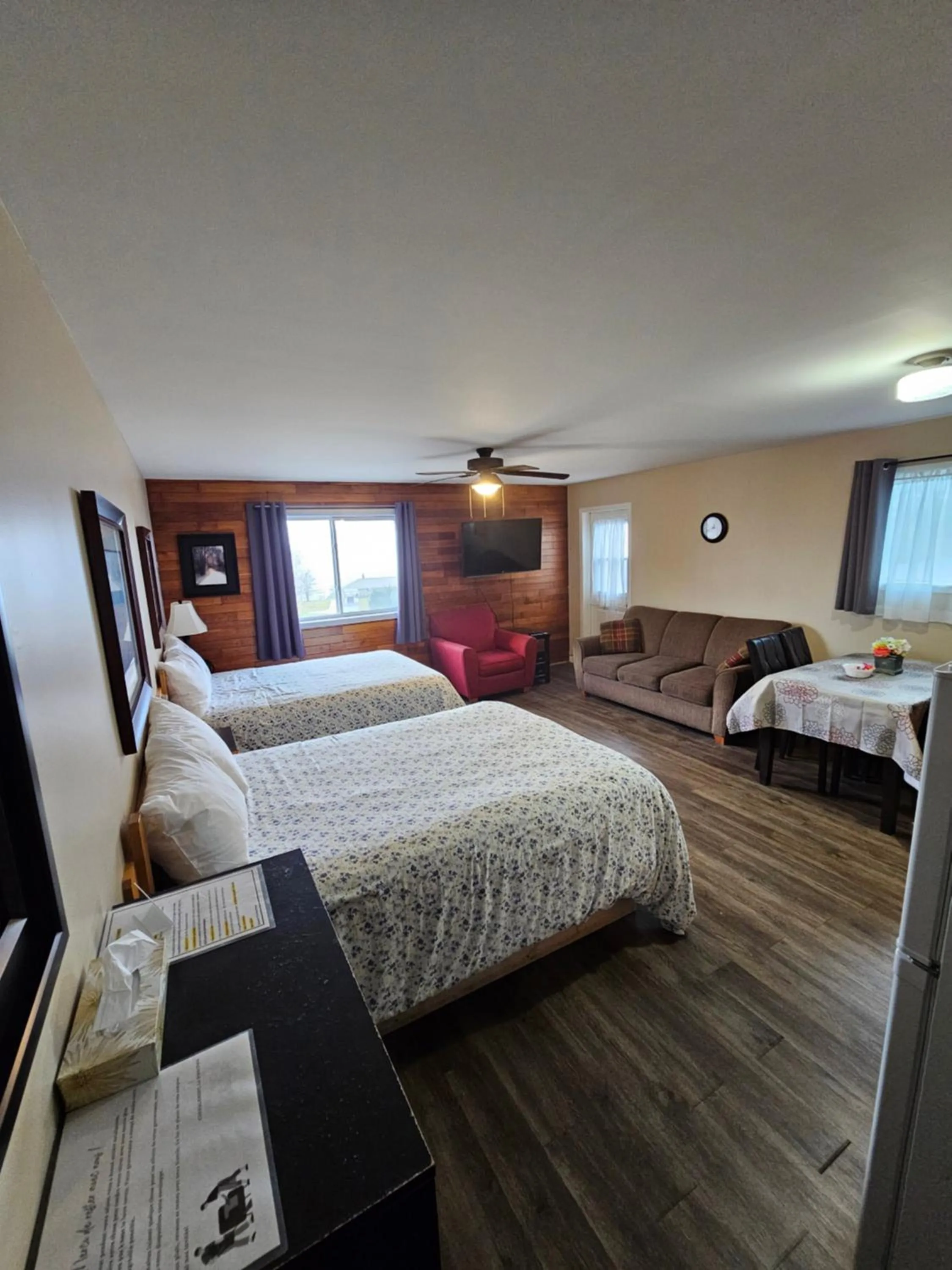 Communal lounge/ TV room, Bed in Fair Isle Motel & The Nest