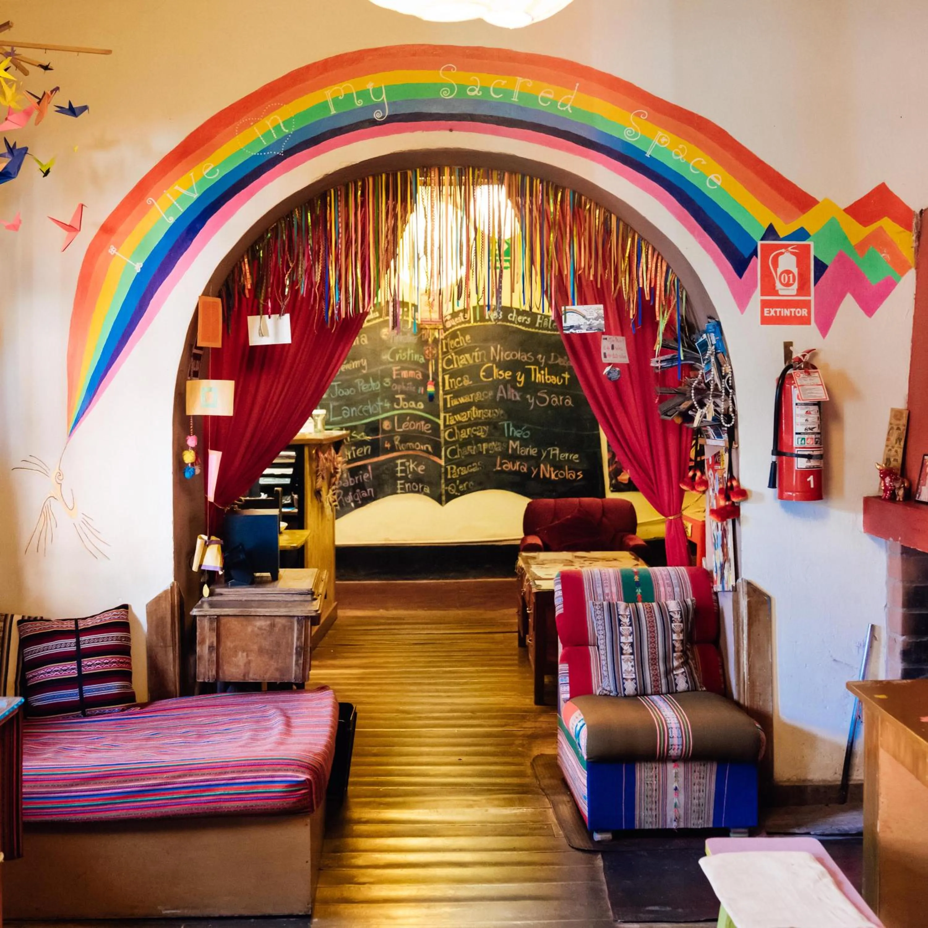 Living room, Bed in Backpacker La Bo'M