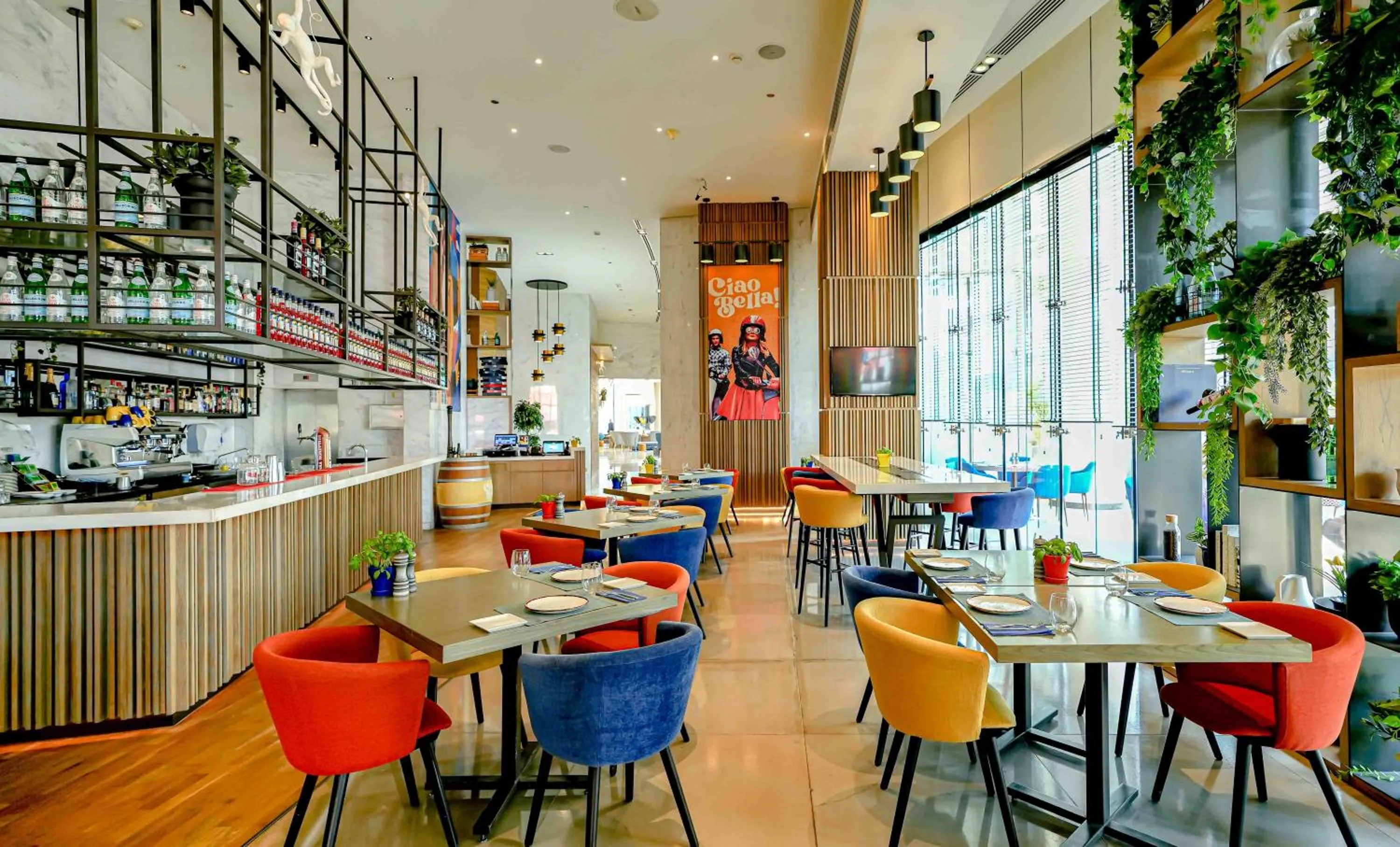 Restaurant/places to eat in Media One Hotel