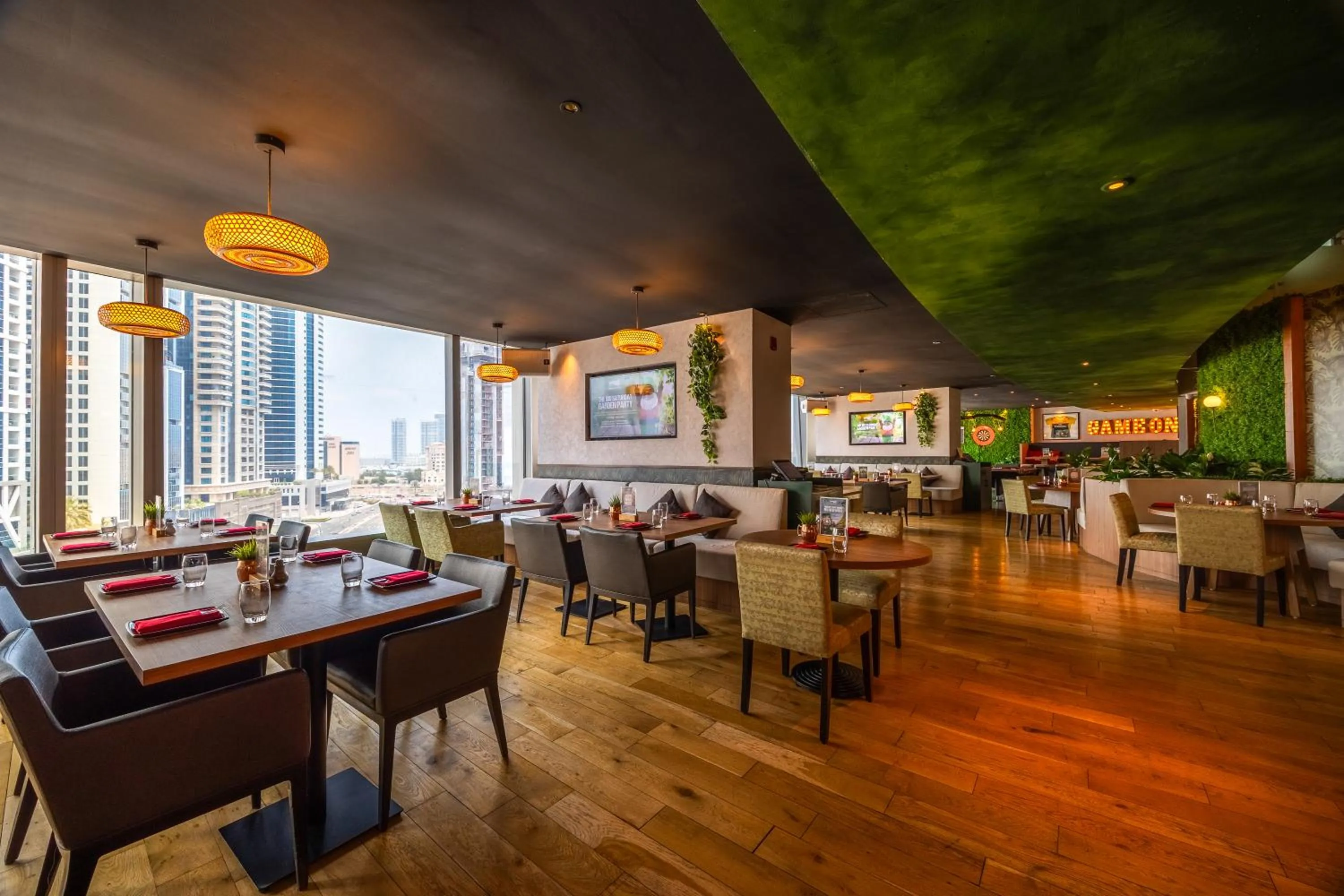 Restaurant/places to eat in Media One Hotel