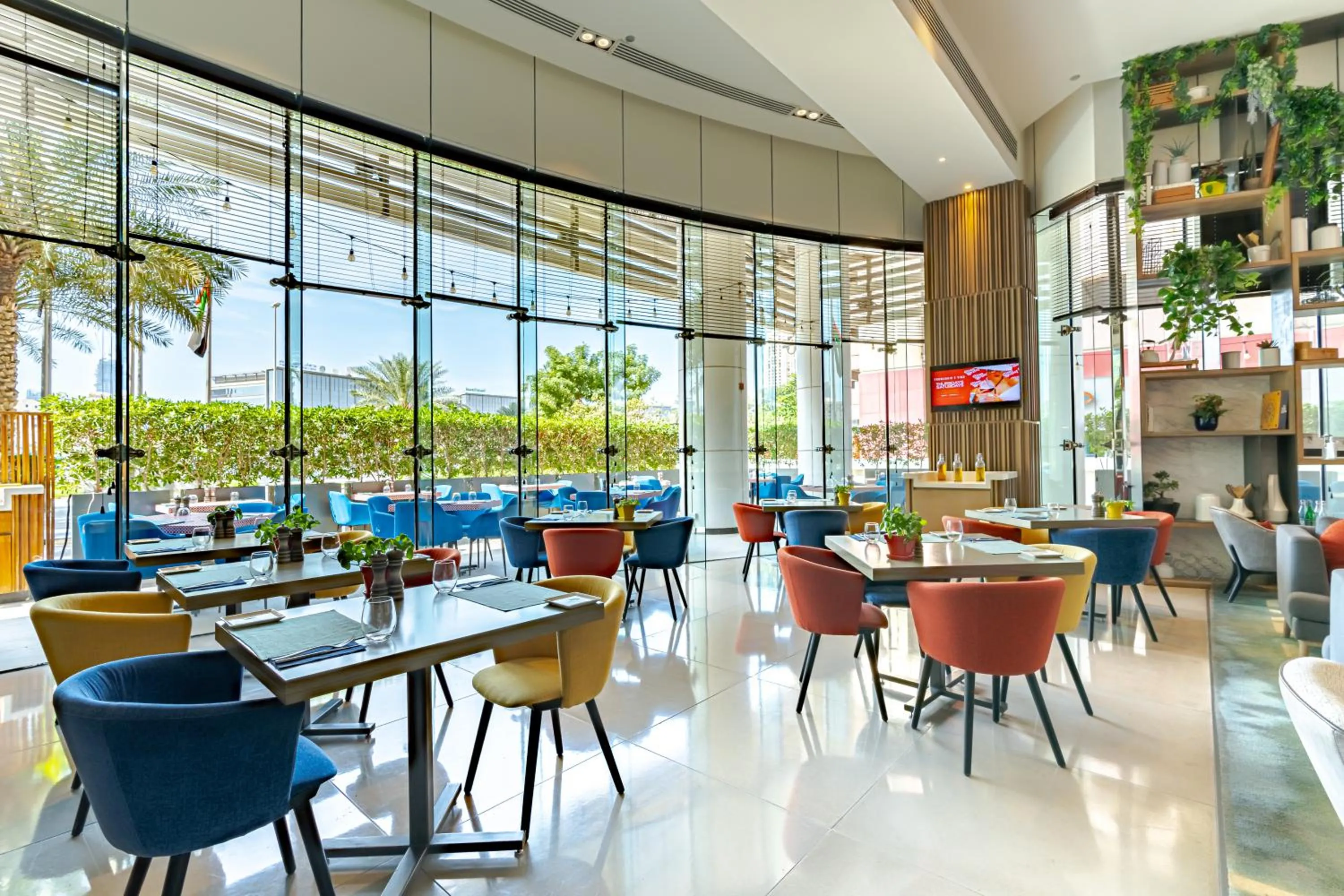 Restaurant/places to eat in Media One Hotel