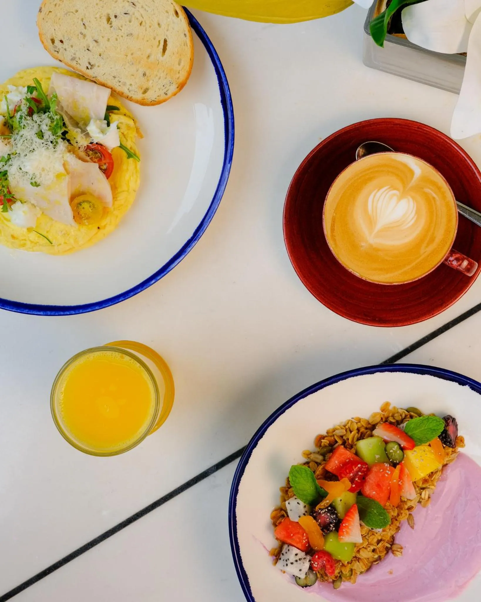 Restaurant/places to eat in Media One Hotel