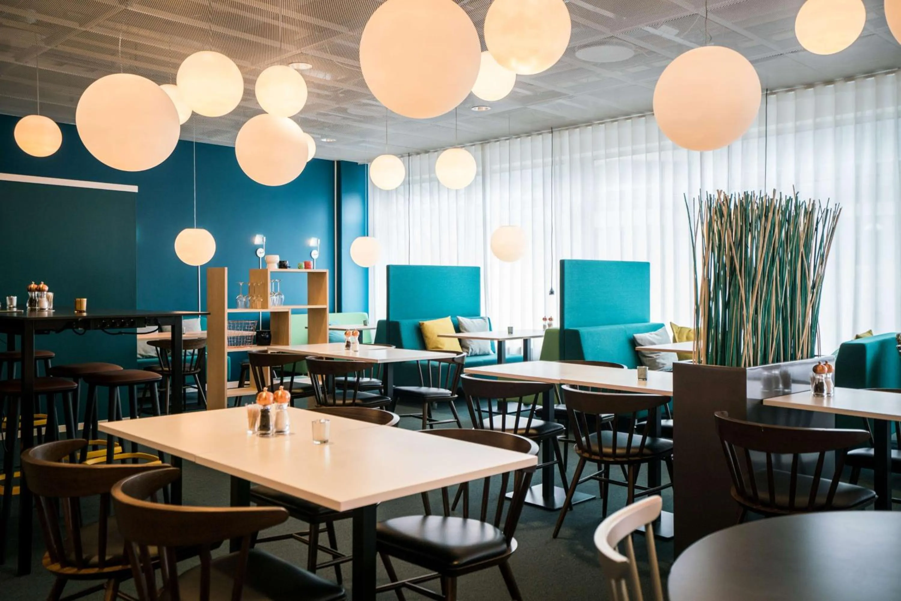 Restaurant/places to eat in Scandic Kista
